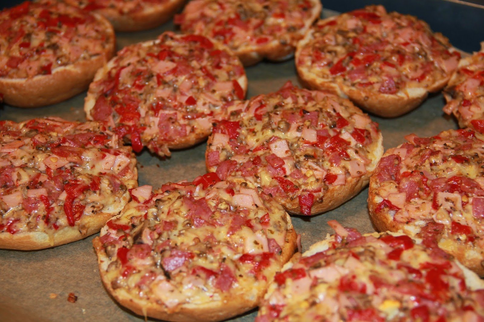бутерброды мини пицца в духовке на батоне фото 51