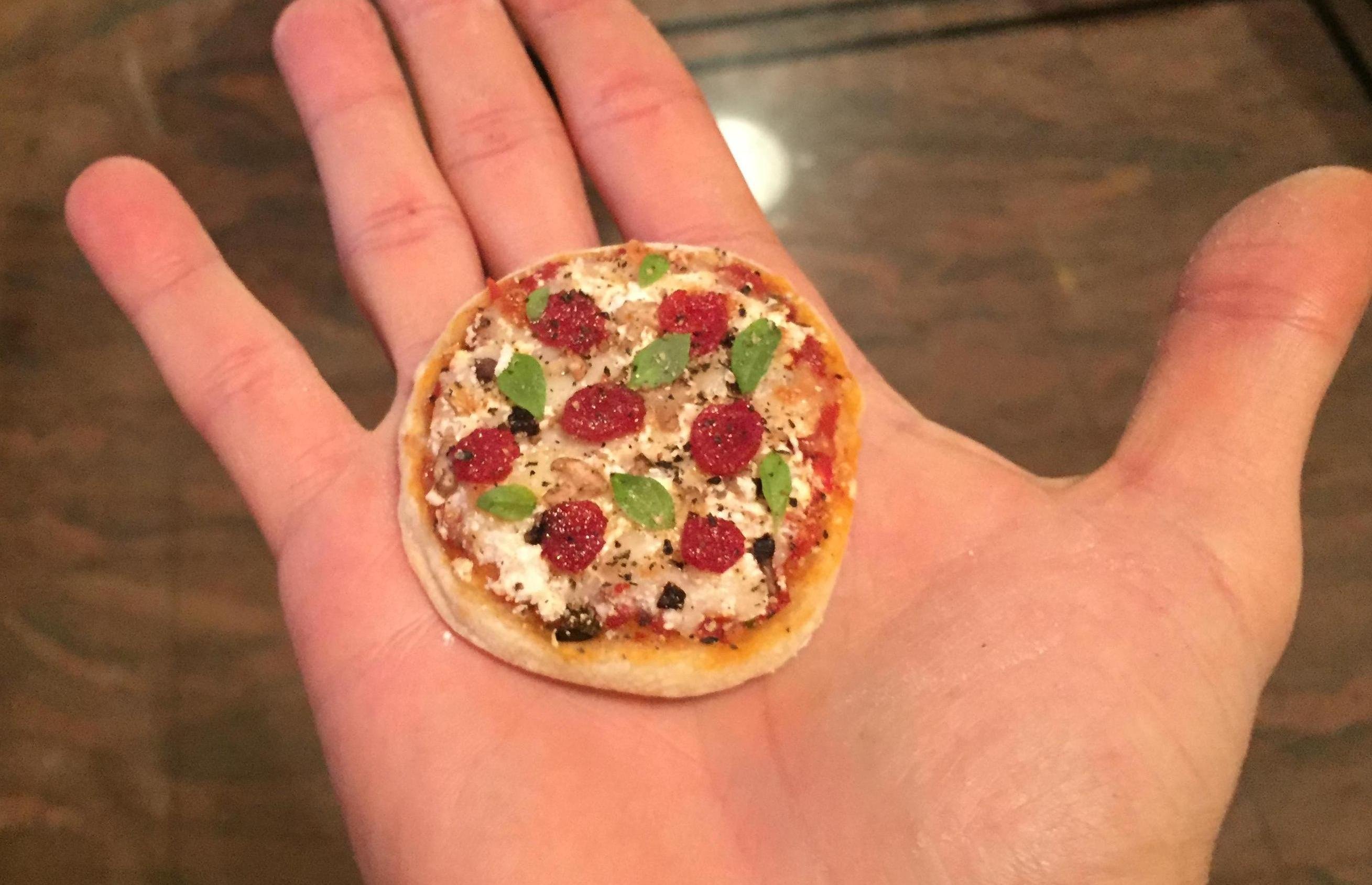 наконец то я могу попробовать пиццу путтанеска с соусом песто отличная фото 77
