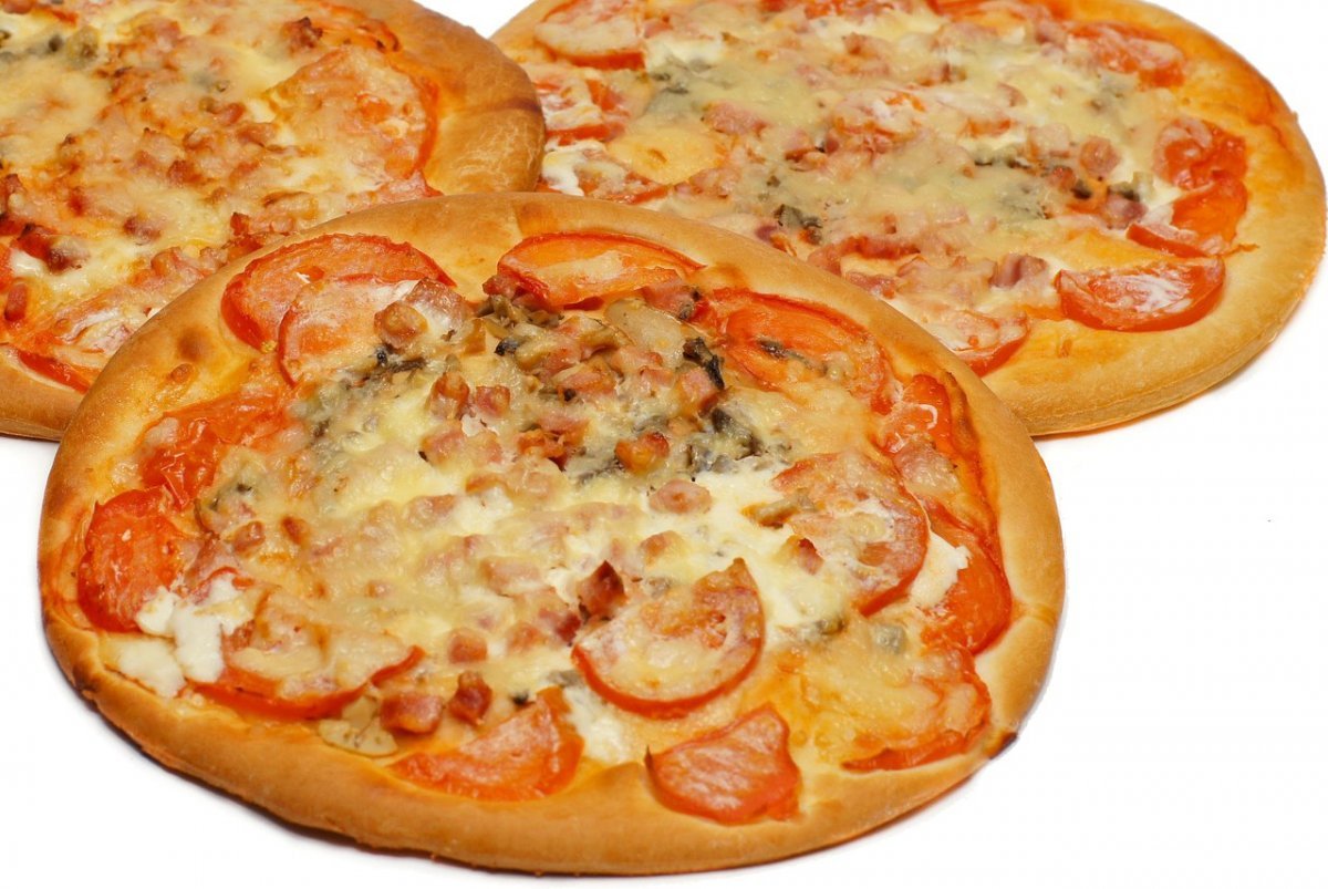 мини пицца из дрожжевого теста с колбасой и сыром в духовке фото 108