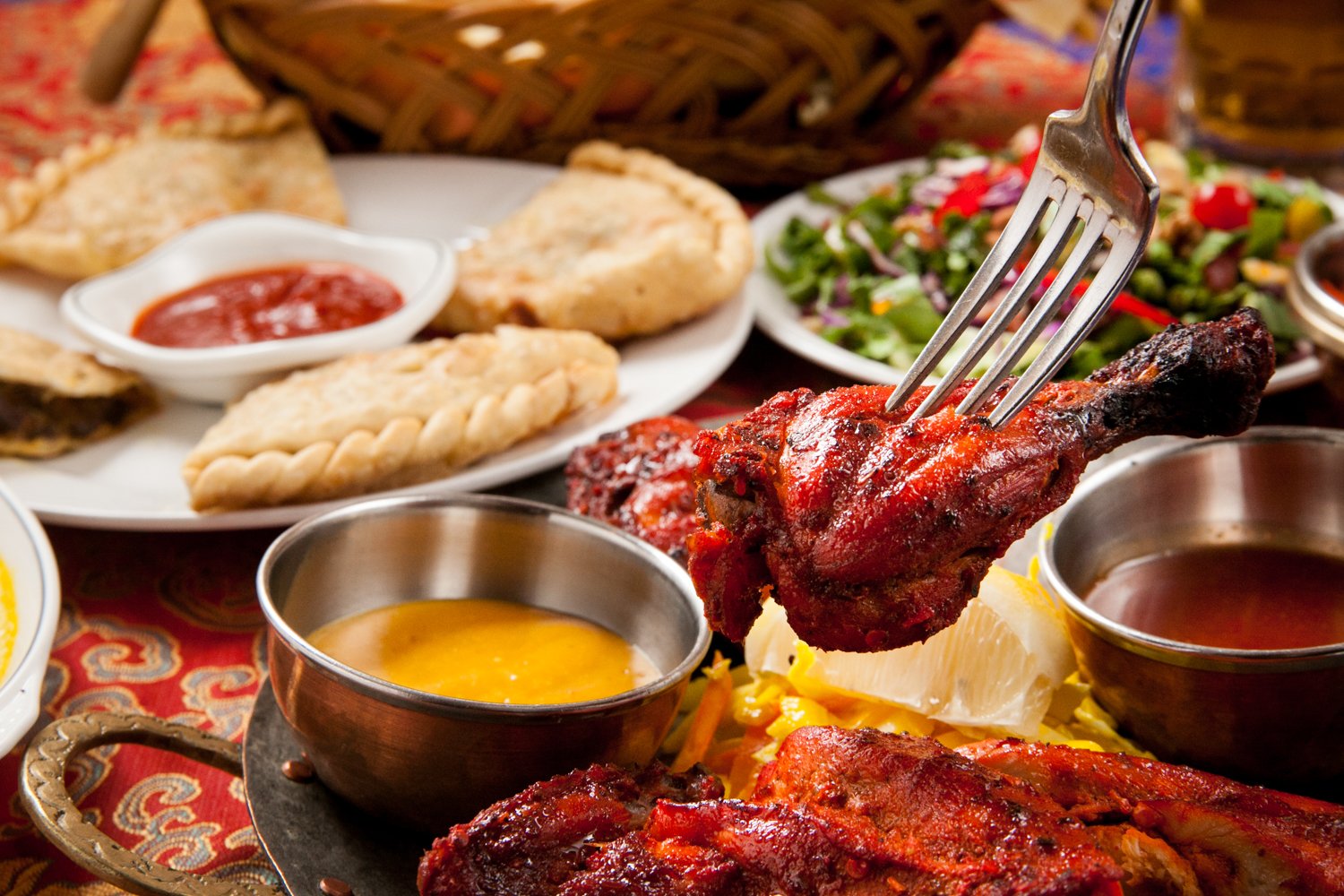 Халяль блюдо. Халяль еда. Халяльное блюдо. Халяльная пища. Узбекская кухня традиционные блюда.