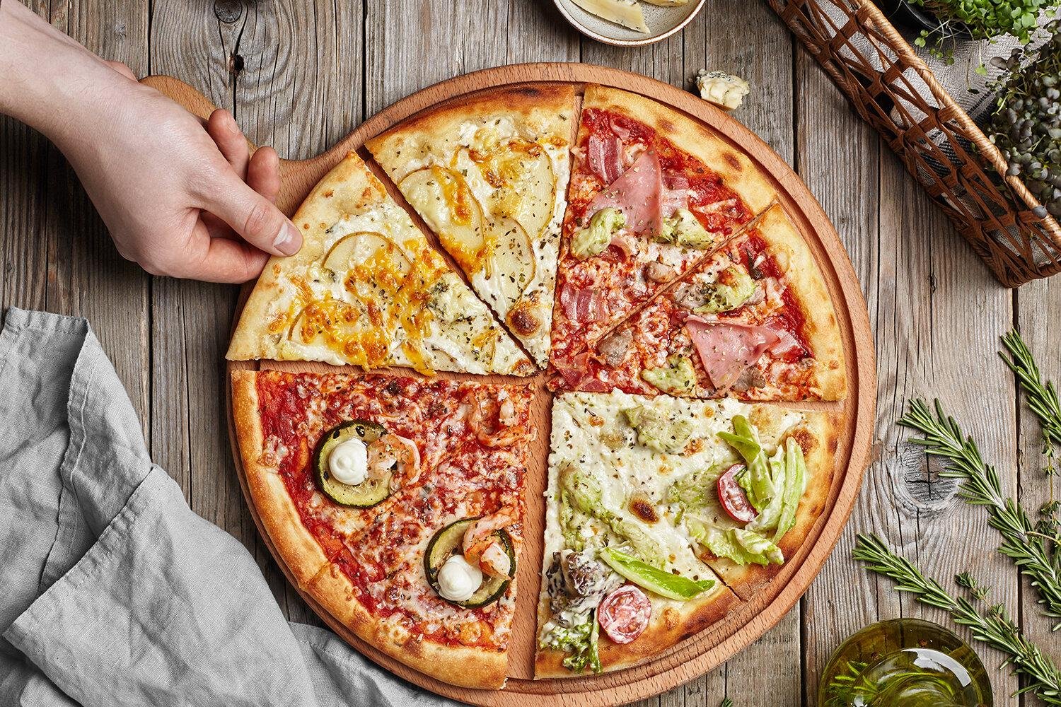 Пицца раскрывающая судьбу хорошая пицца. Красивая пицца. Итальянская пицца. Пицца фон. Необычная пицца.