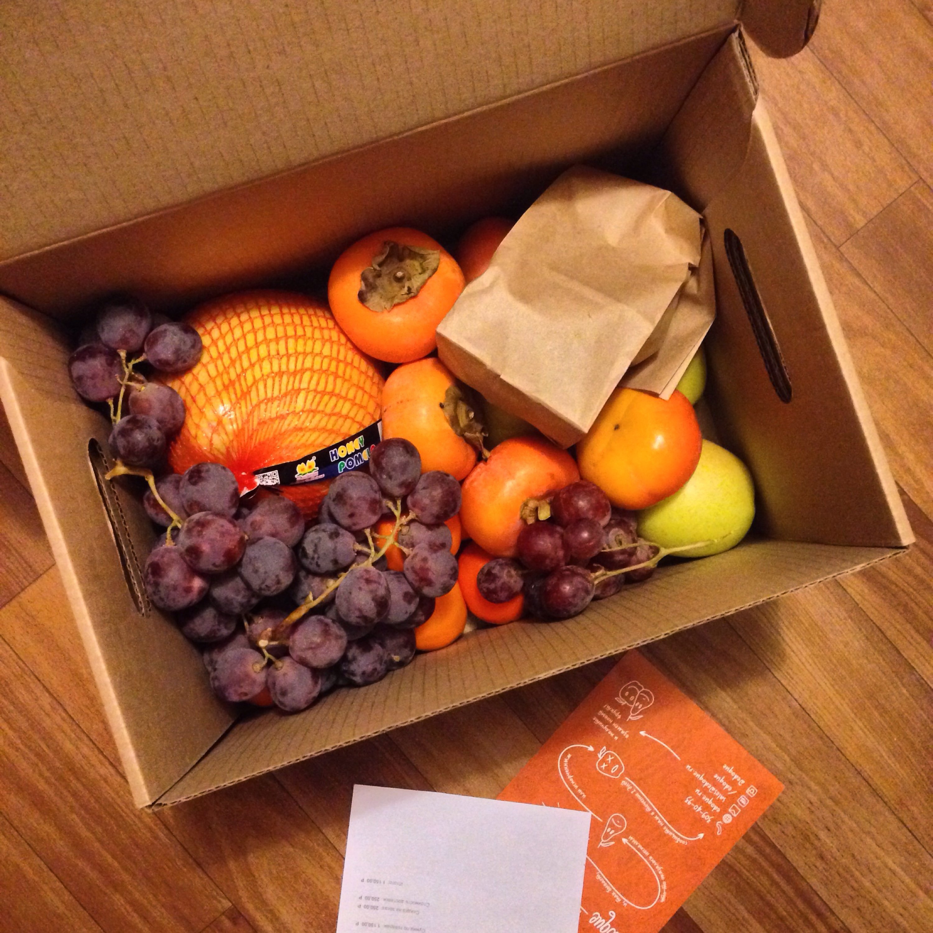 Коробки с фруктами. Коробки с фруктами в подарок. Ящик с фруктами в подарок. Фрукты в ящике.