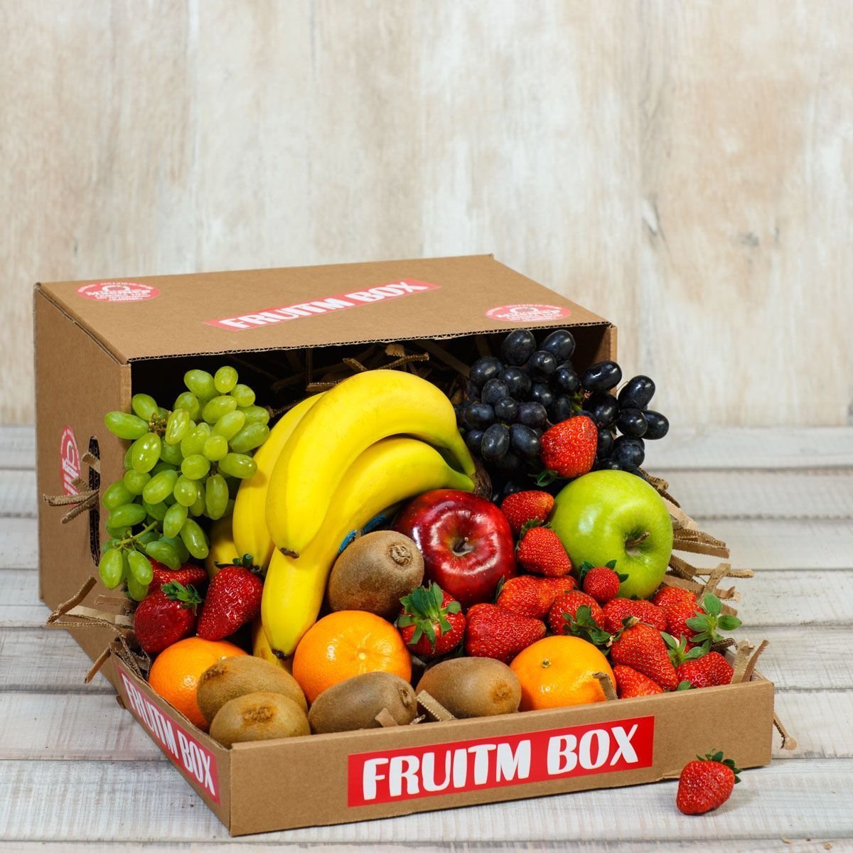 Доставка плодовых. Коробки с фруктами. Подарочная коробка с фруктами. Коробка с фруктами в подарок. Ящик с фруктами в подарок.
