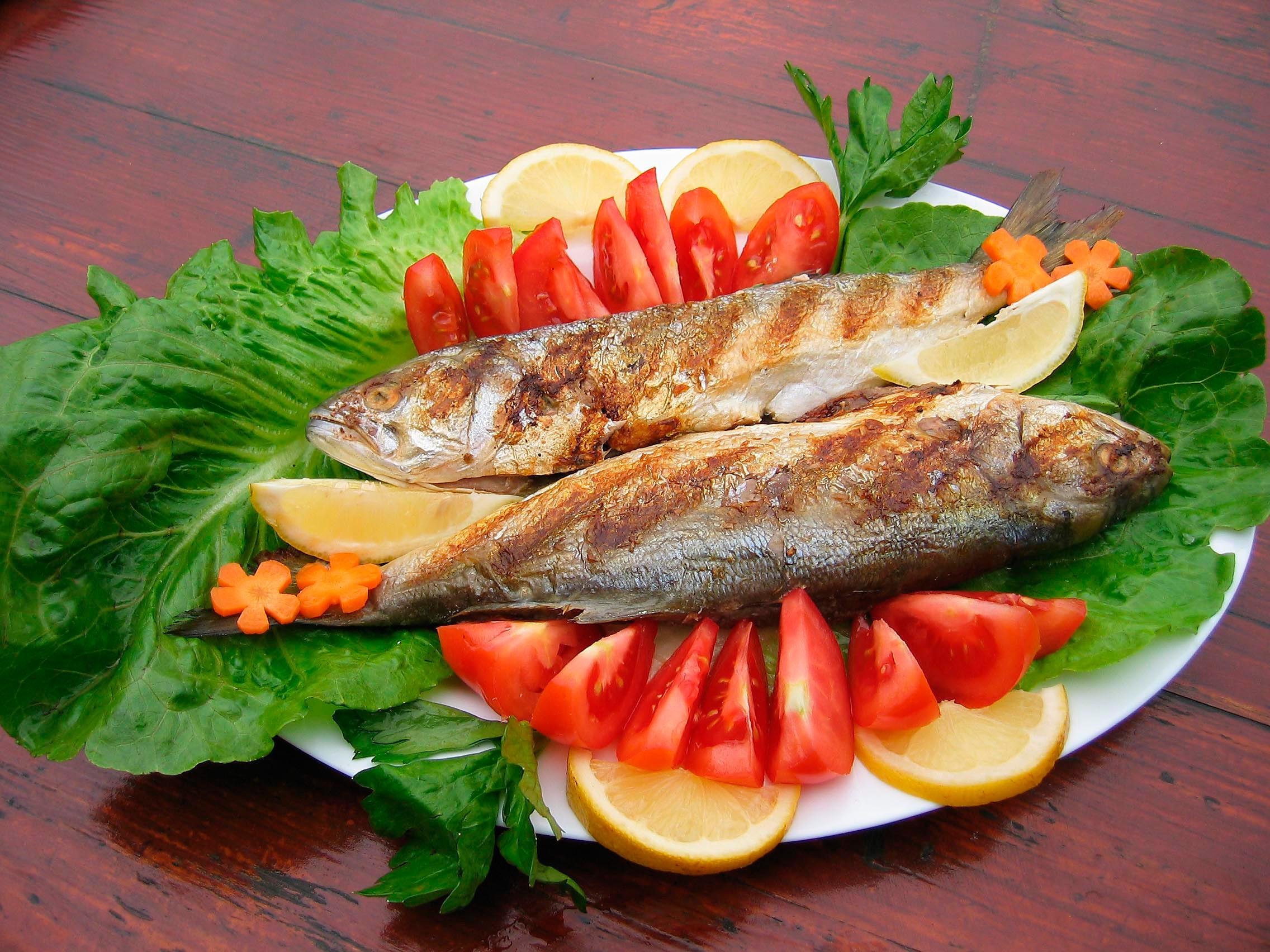 Блюда из рыбы на столе. Рыбные блюда. Блюда из рыбы. Блюдо "рыба". Рыбный стол.