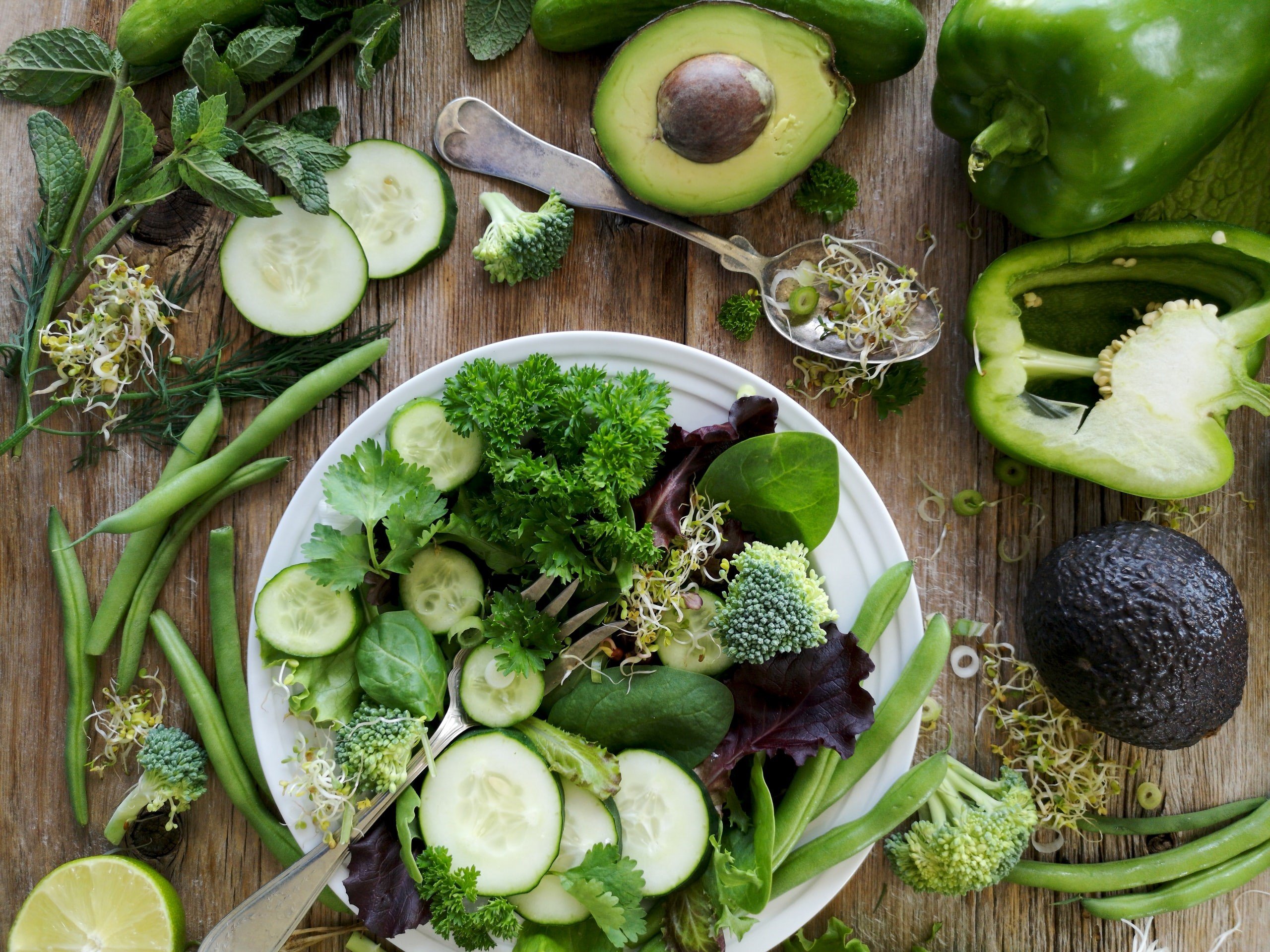 Есть зеленые овощи. Зеленые овощи и фрукты. Овощи зеленого цвета. Овощи в зеленом стиле. Диетические зеленые овощи.