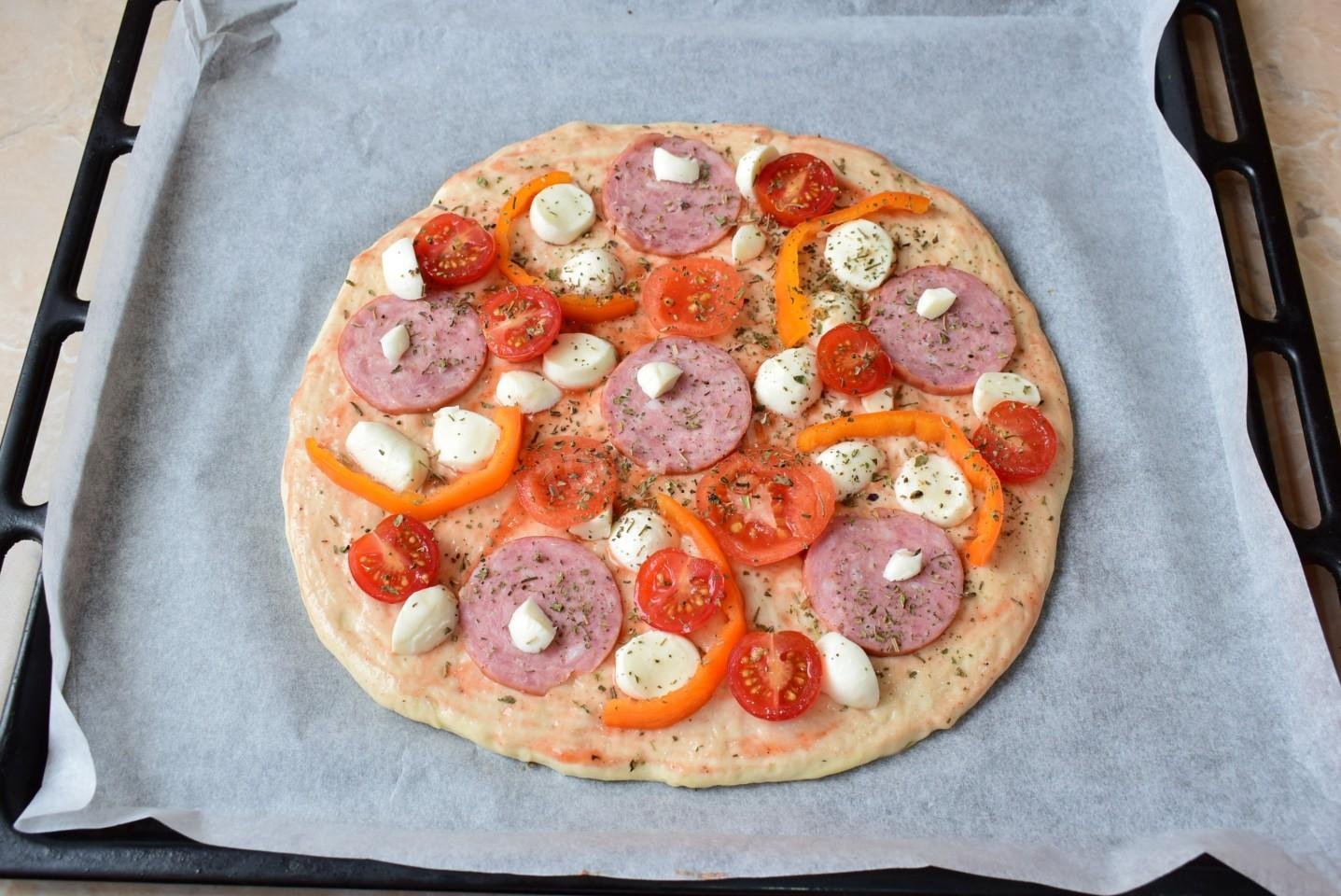 пицца домашняя в духовке с сыром и колбасой рецепт с фото пошагово фото 107