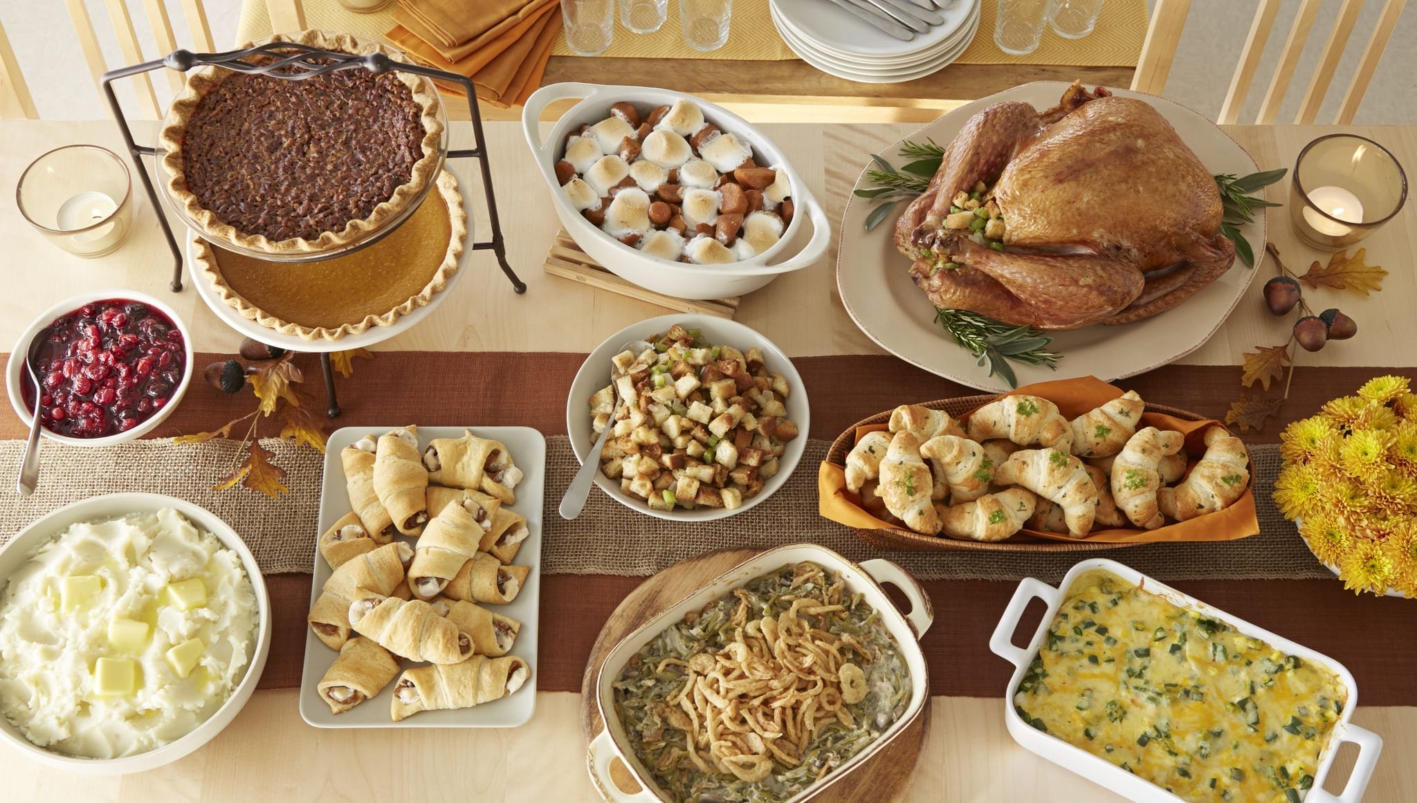 Варианты домашнего обеда. Домашний стол с едой. Традиционные американские блюда. Традиционная американская кухня. Традиционный американский ужин.