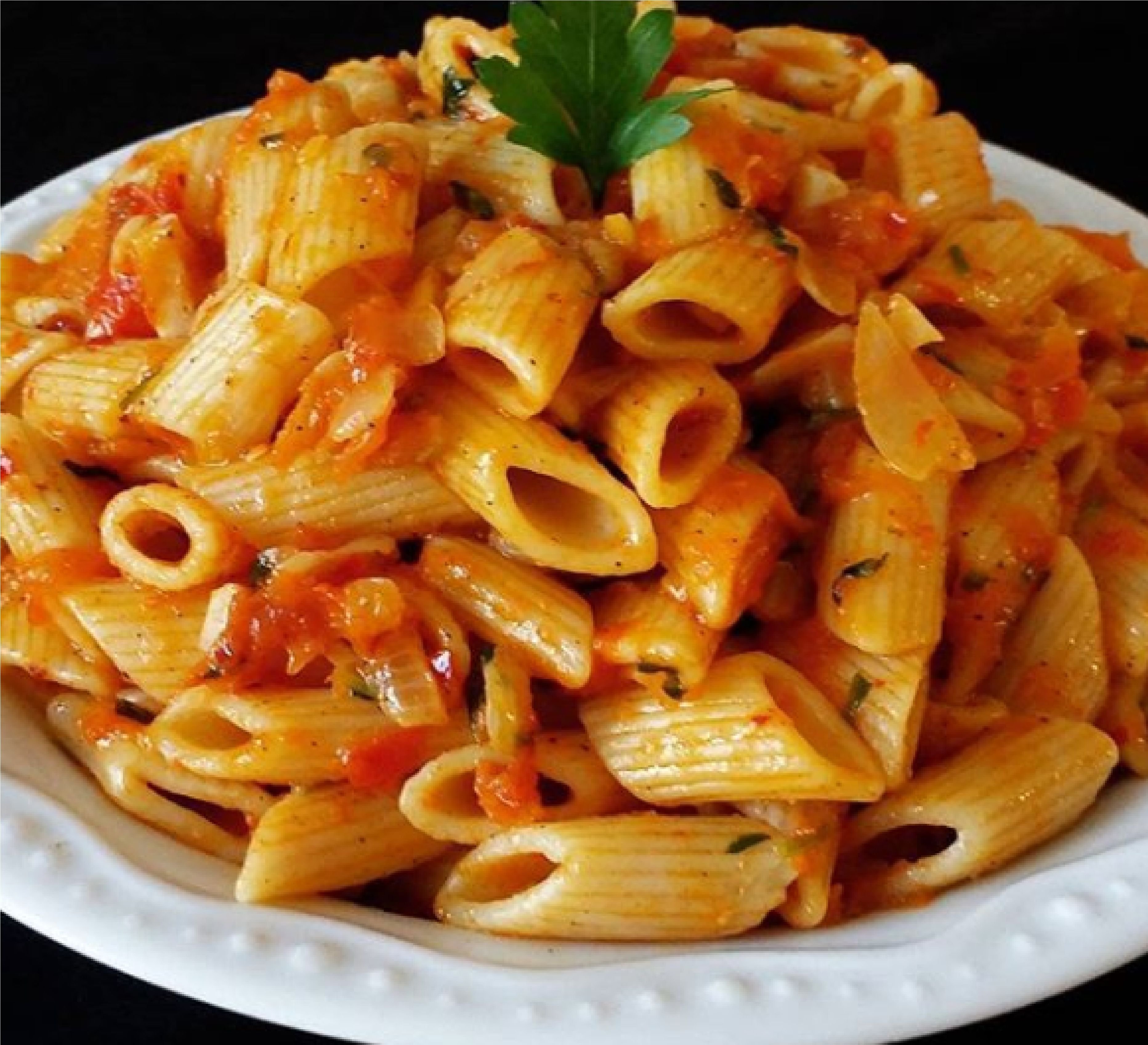 Макароны с сыром и помидорами на сковороде. Макароны. Макароны с кетчупом. Спагетти с кетчупом. Настоящая итальянская паста.