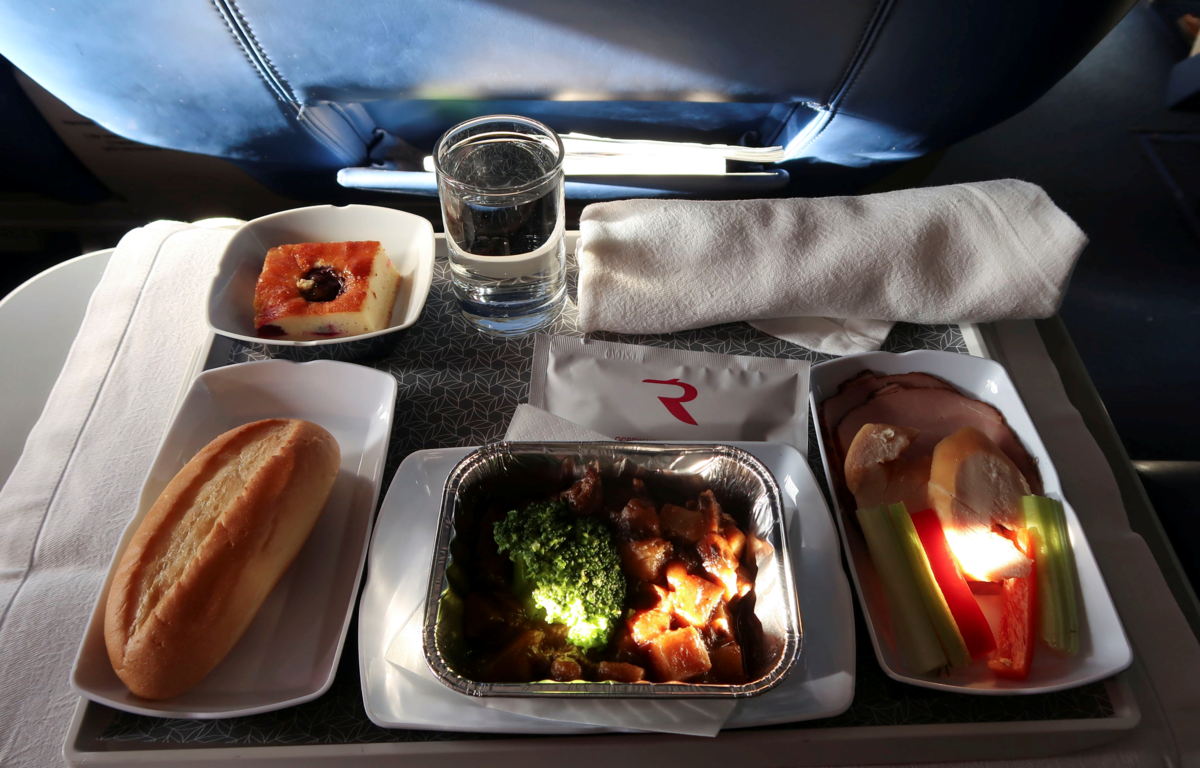 Обед в самолете. Еда в самолете. Перекус в самолет. Бортового питания.