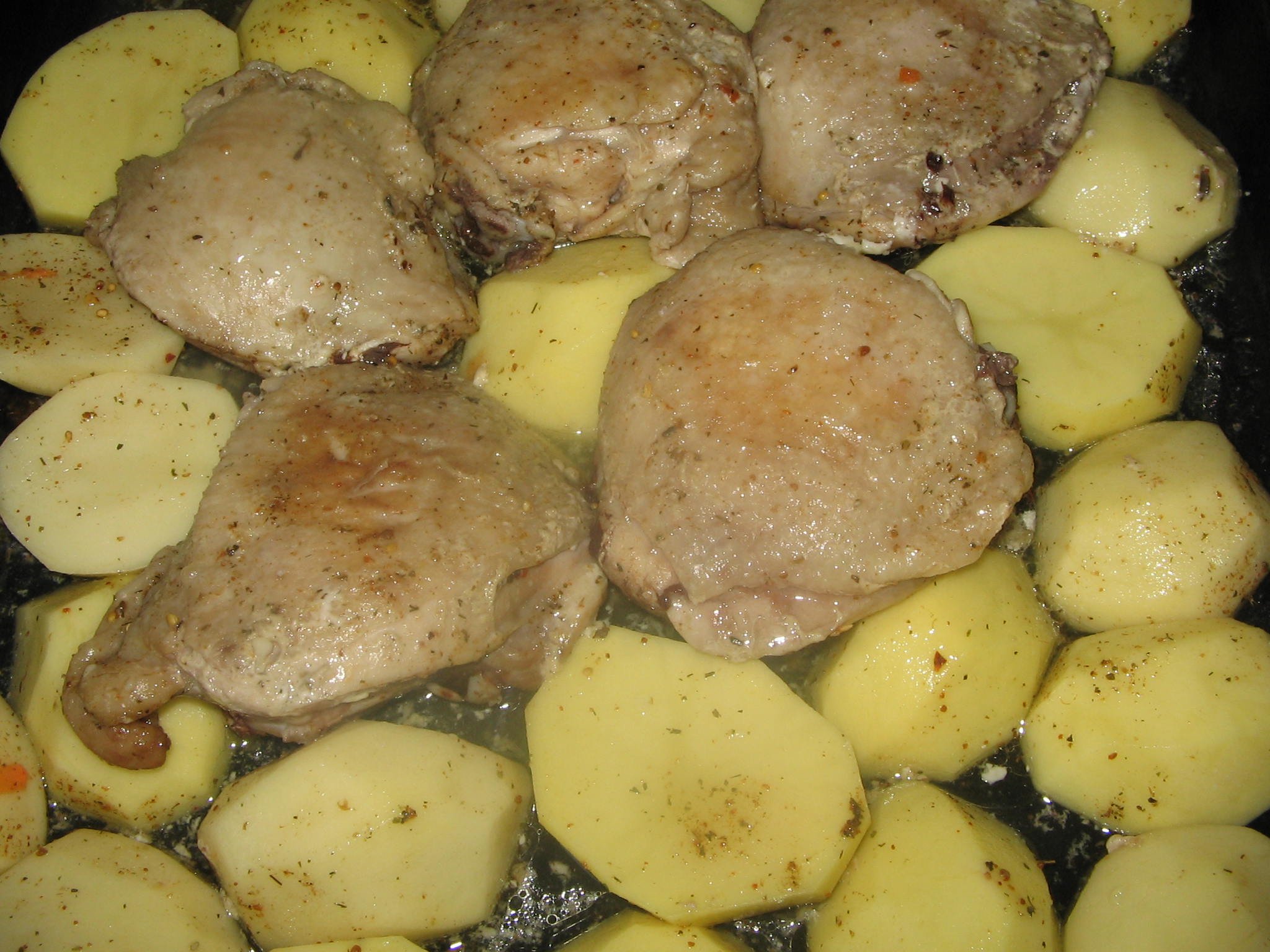 Рецепт бедрышек куриных с картошкой в духовке