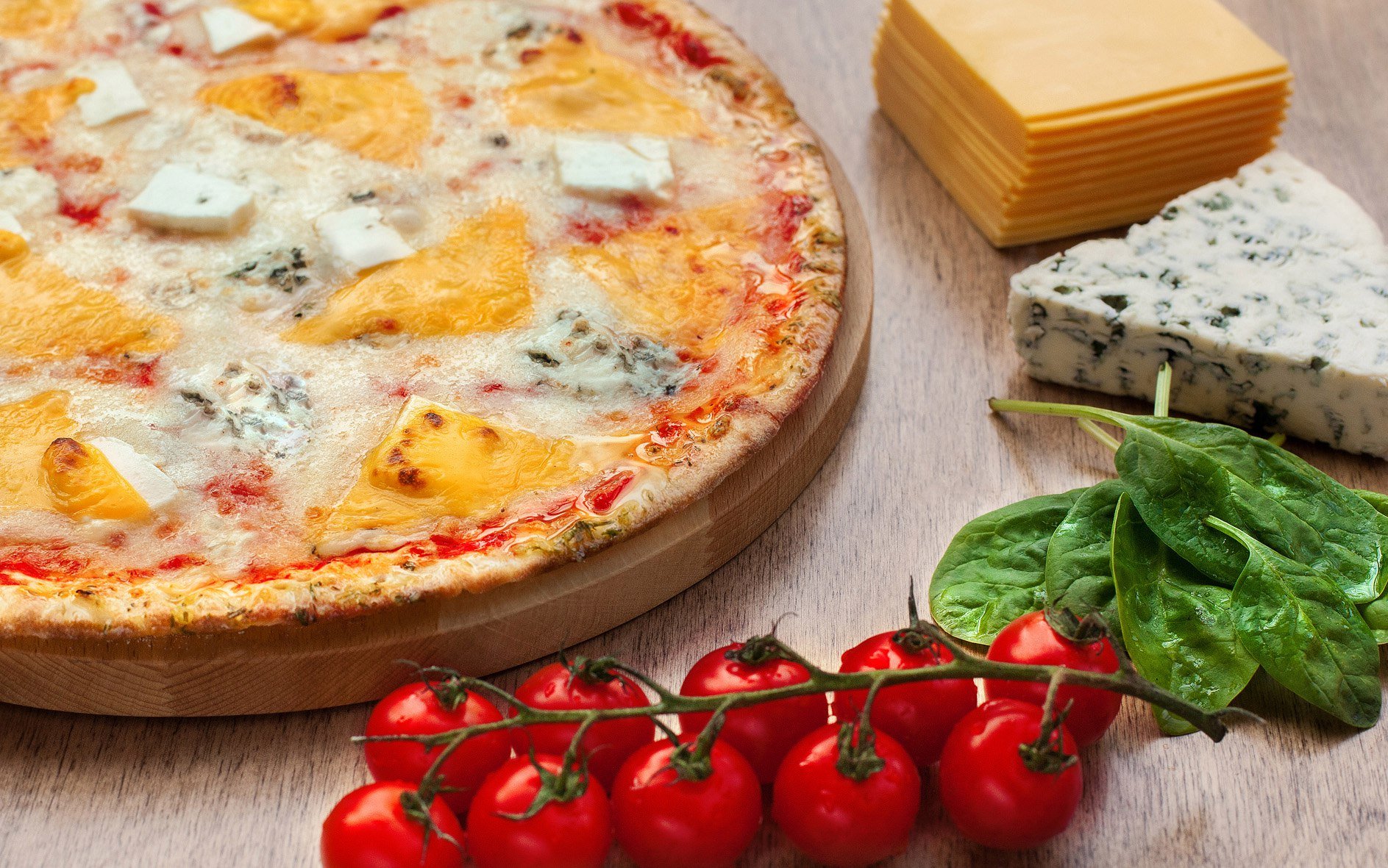 как делать пиццу четыре сыра в домашних условиях фото 54