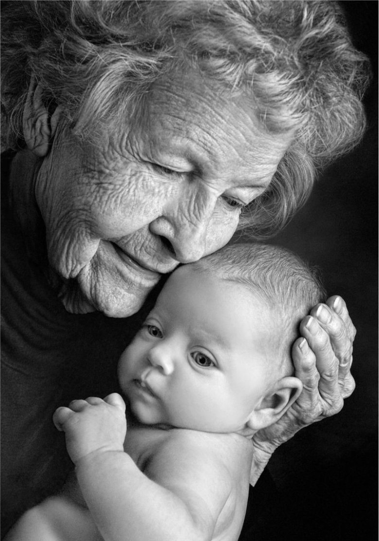 Мама дочка и дедушка. Старая мама. Фотосессия с бабушкой. Пожилая мать. Бабушка и внучка.