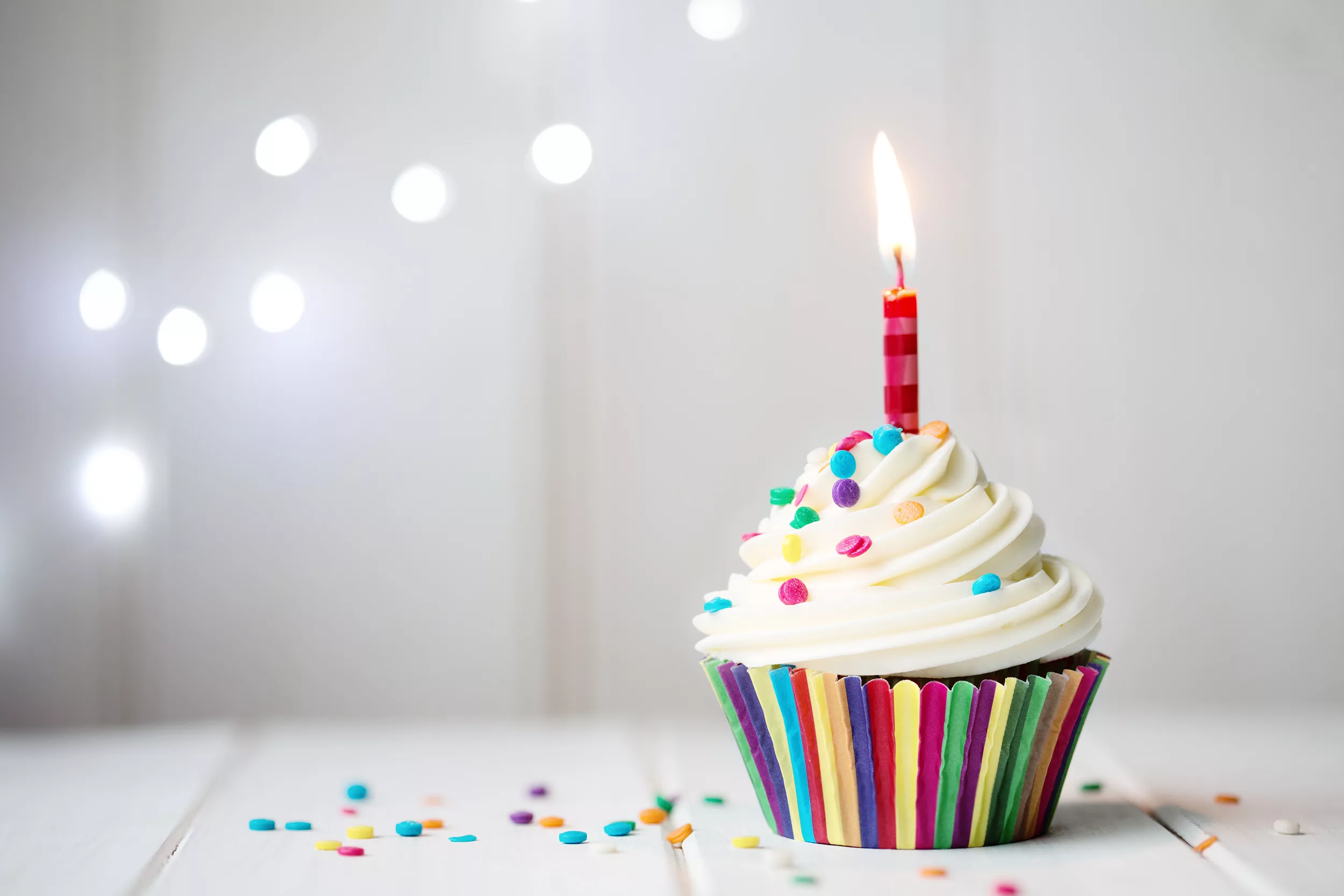 С днем рождения креативно в прозе. С днем рождения. Свеча в торт "с днем рождения". Свечи для торта. С днём рождения креативные.