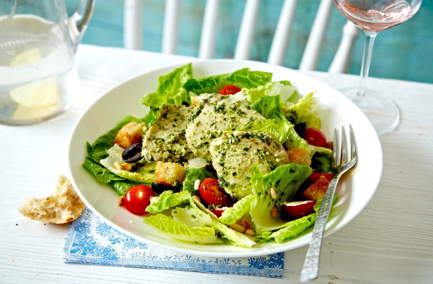Салат приготовленный литераторами. Caesar Salad. Classic Caesar Salad. Caesar Salad with Chicken. Caesar Salad Recipe.