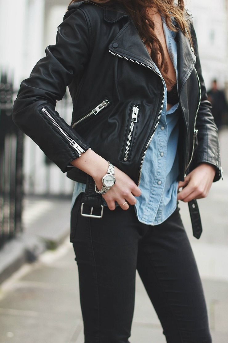 Черная куртка с джинсами