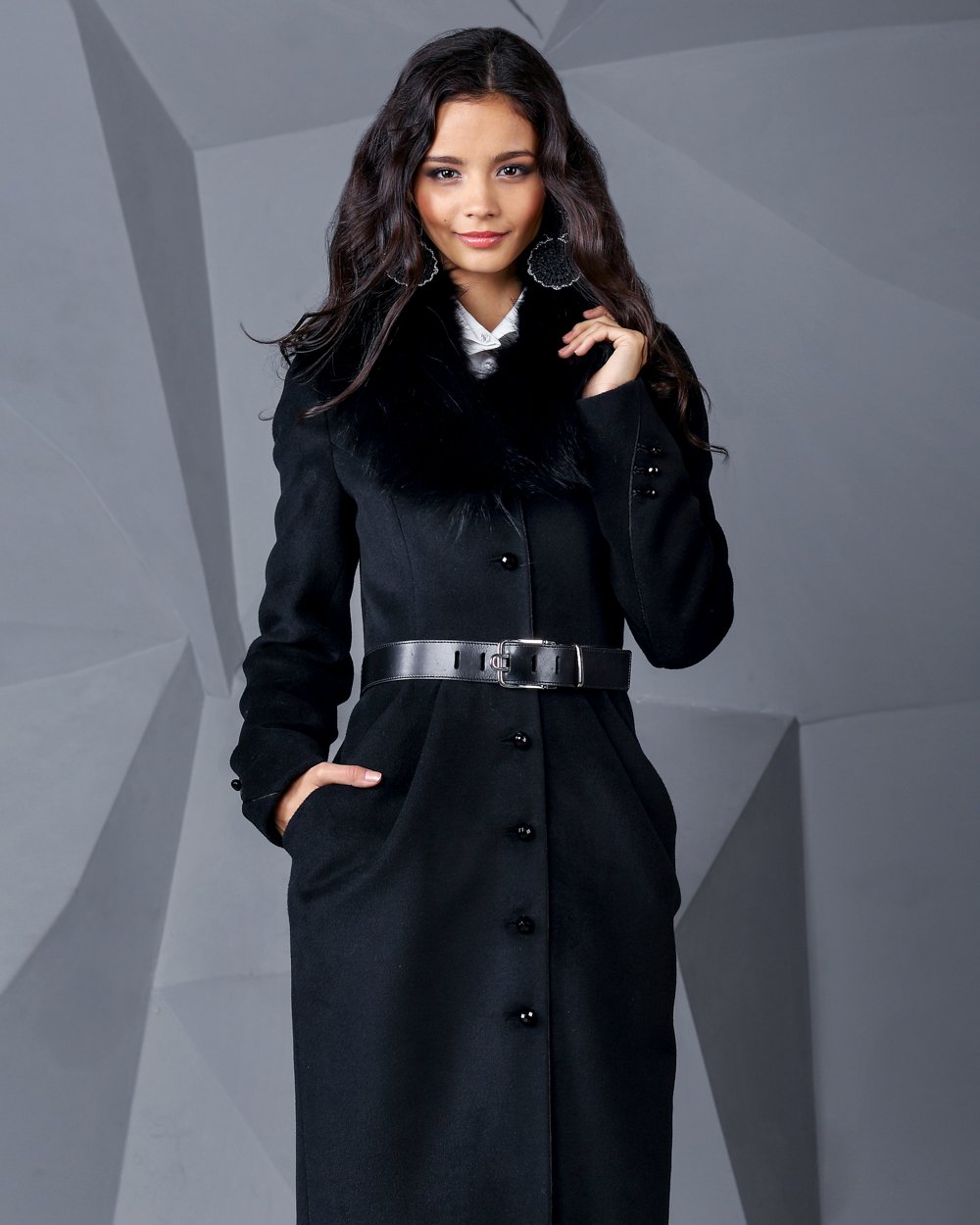 Очень красивые пальто. Женское пальто. Зимнее пальто женское. Стильное пальто женское. Черное пальто.