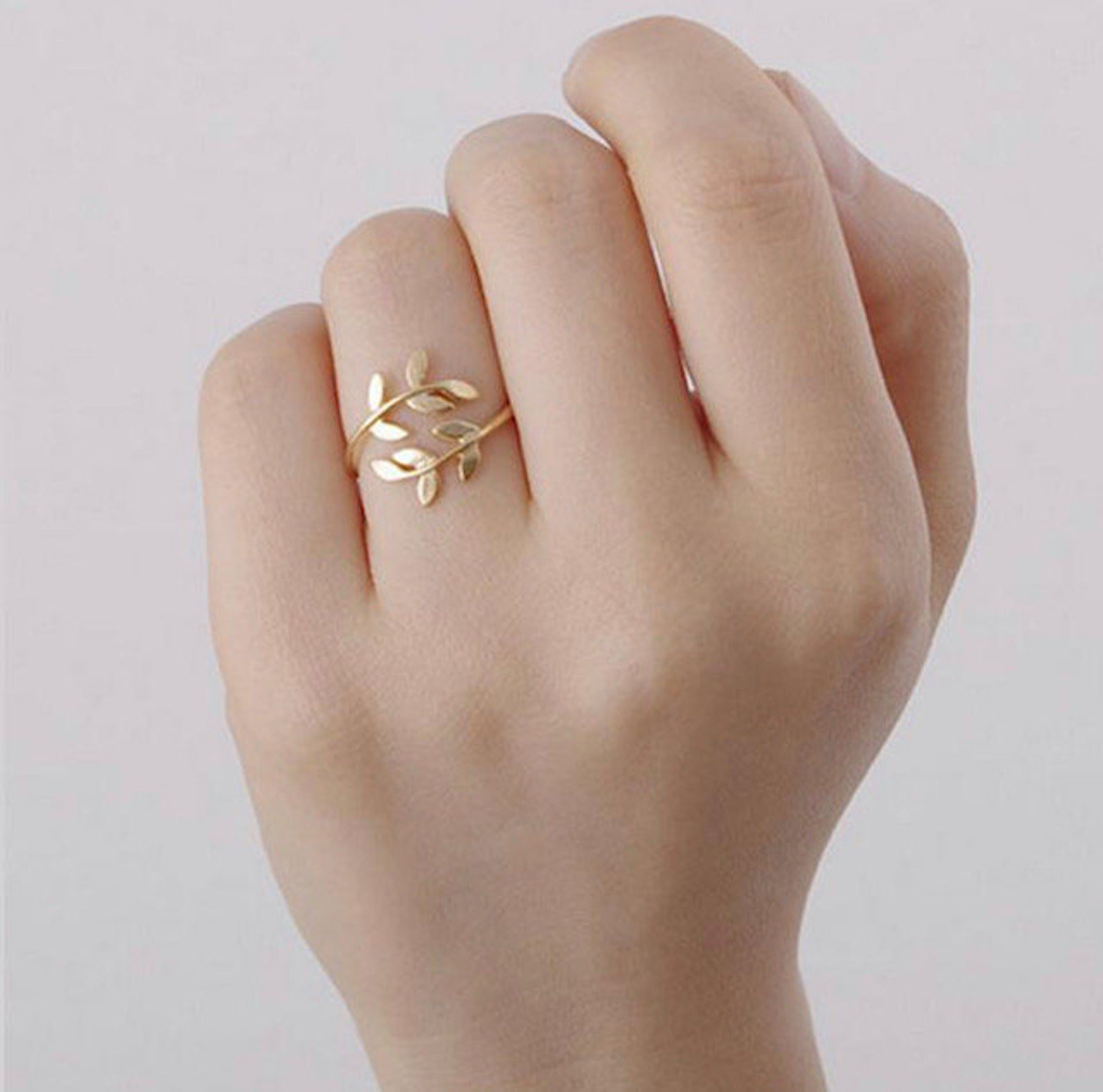 Золотое кольцо лист. Красивые кольца. Кольцо женское. Необычные женские кольца. Модные женские кольца.