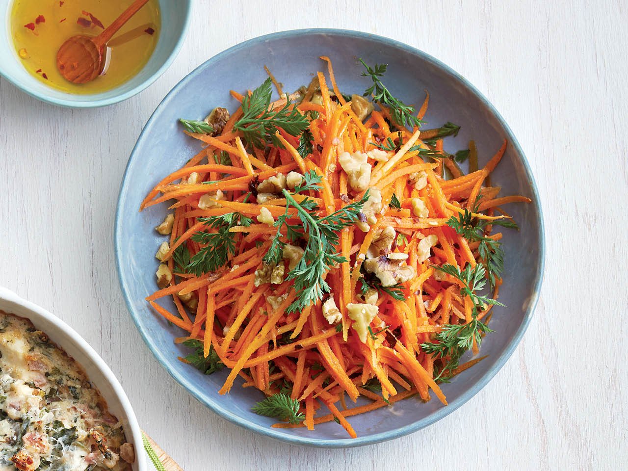 Салат остры. Салат морковка. Блюда с корейской морковкой. Острый салат. Острый морковный салат.