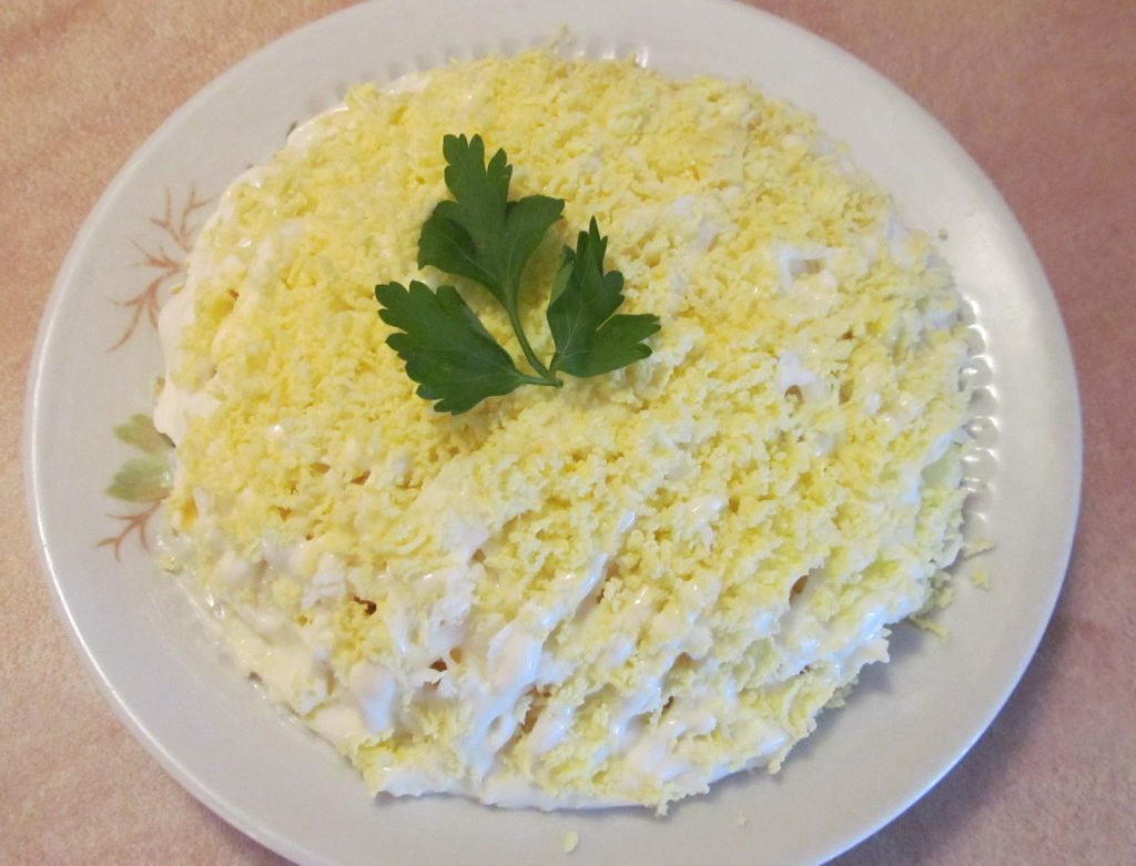 Салат невеста с копченой курицей и плавленным сыром рецепт с фото