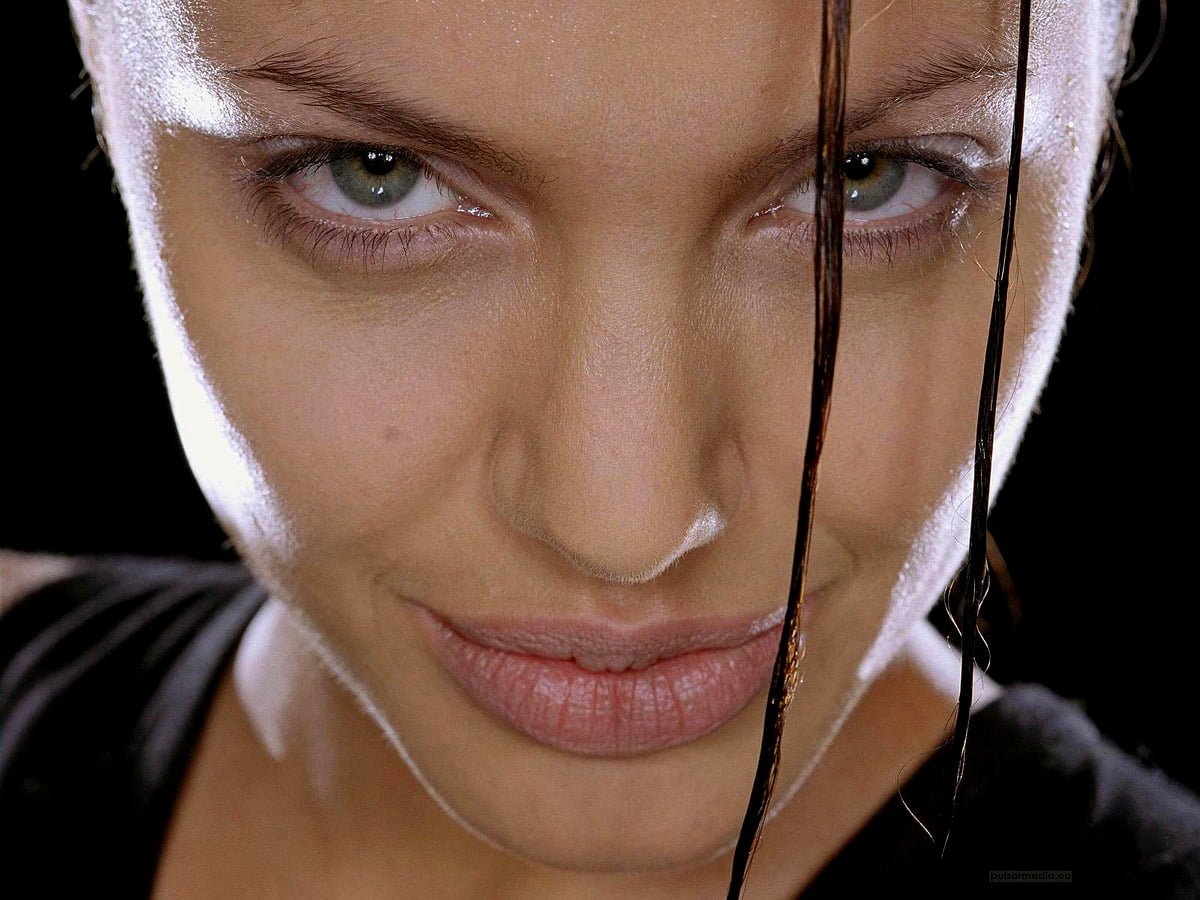 Tomb Raider Анджелина Джоли
