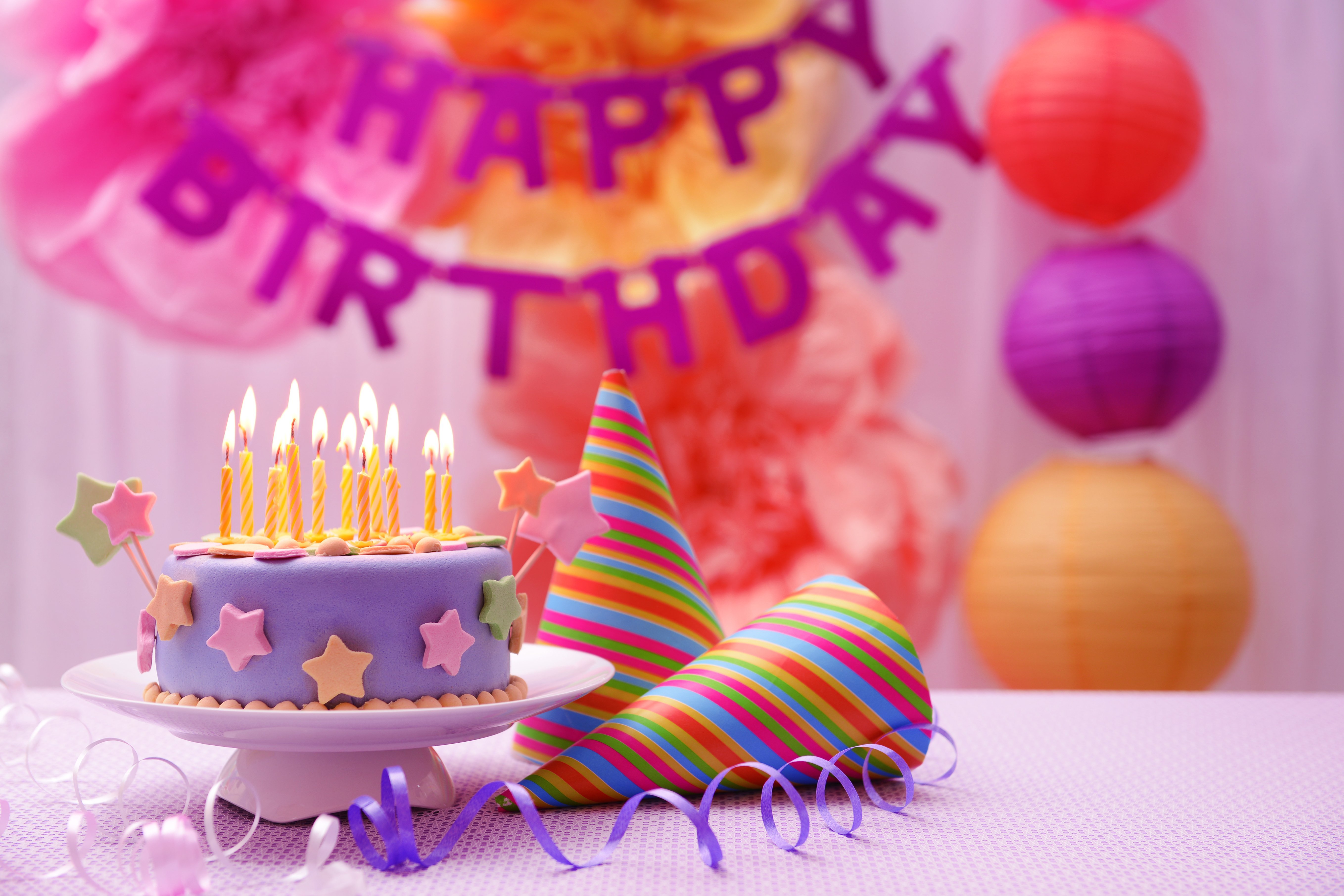 День рождения полностью. Тортик с днем рождения. Открытка с днём рождения торт. С днем рождения торт и цветы. Счастливого дня рождения тортик.