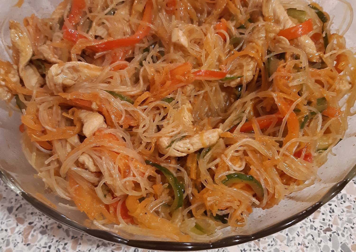 Салат фунчоза рецепт в домашних условиях с курицей и овощами пошагово с фото