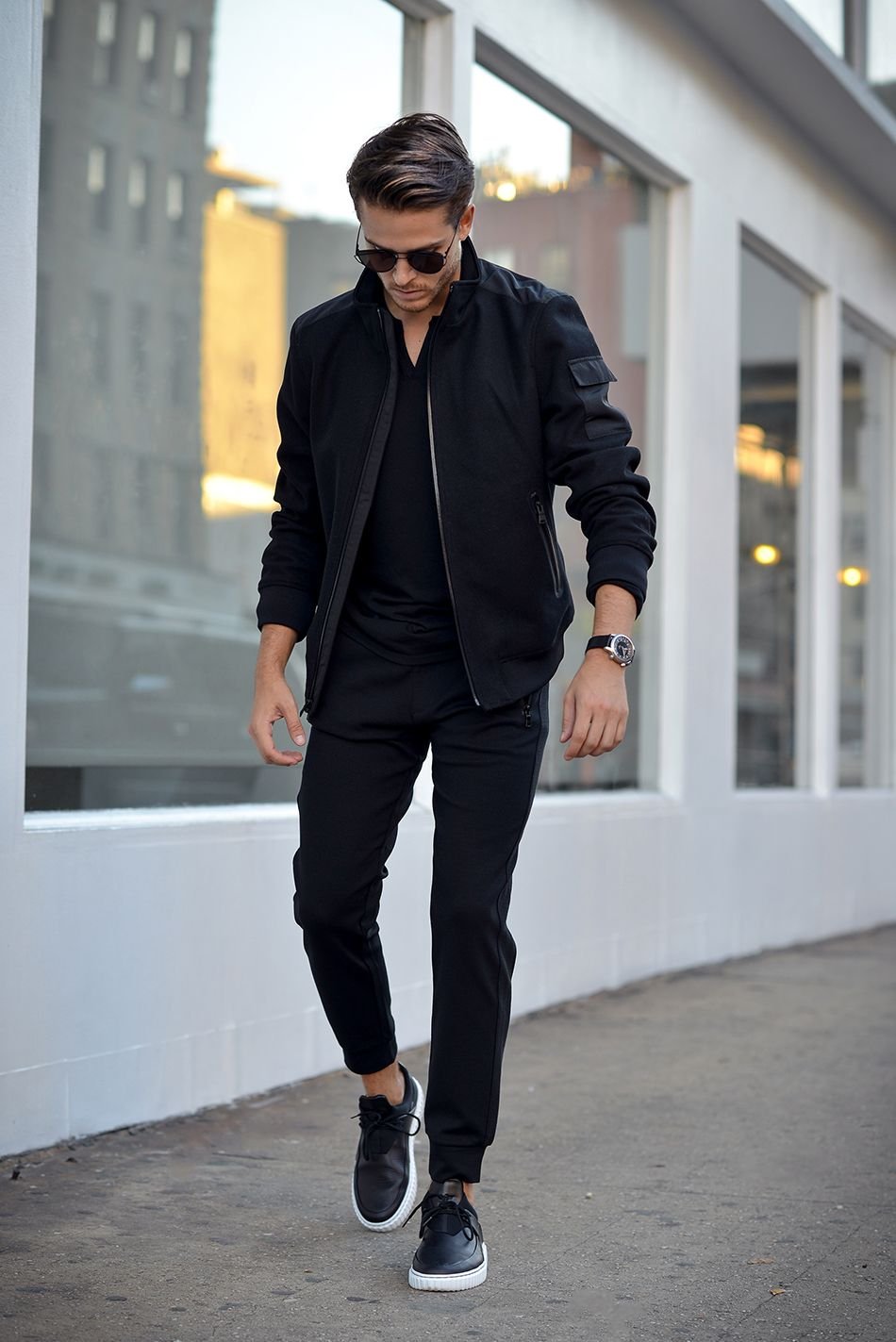 Черная мужская одежда