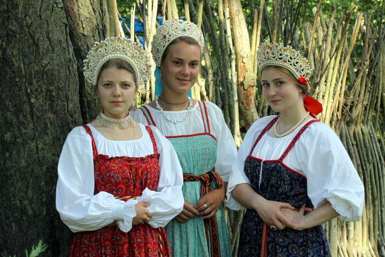 картинки женщины в русском народном костюме