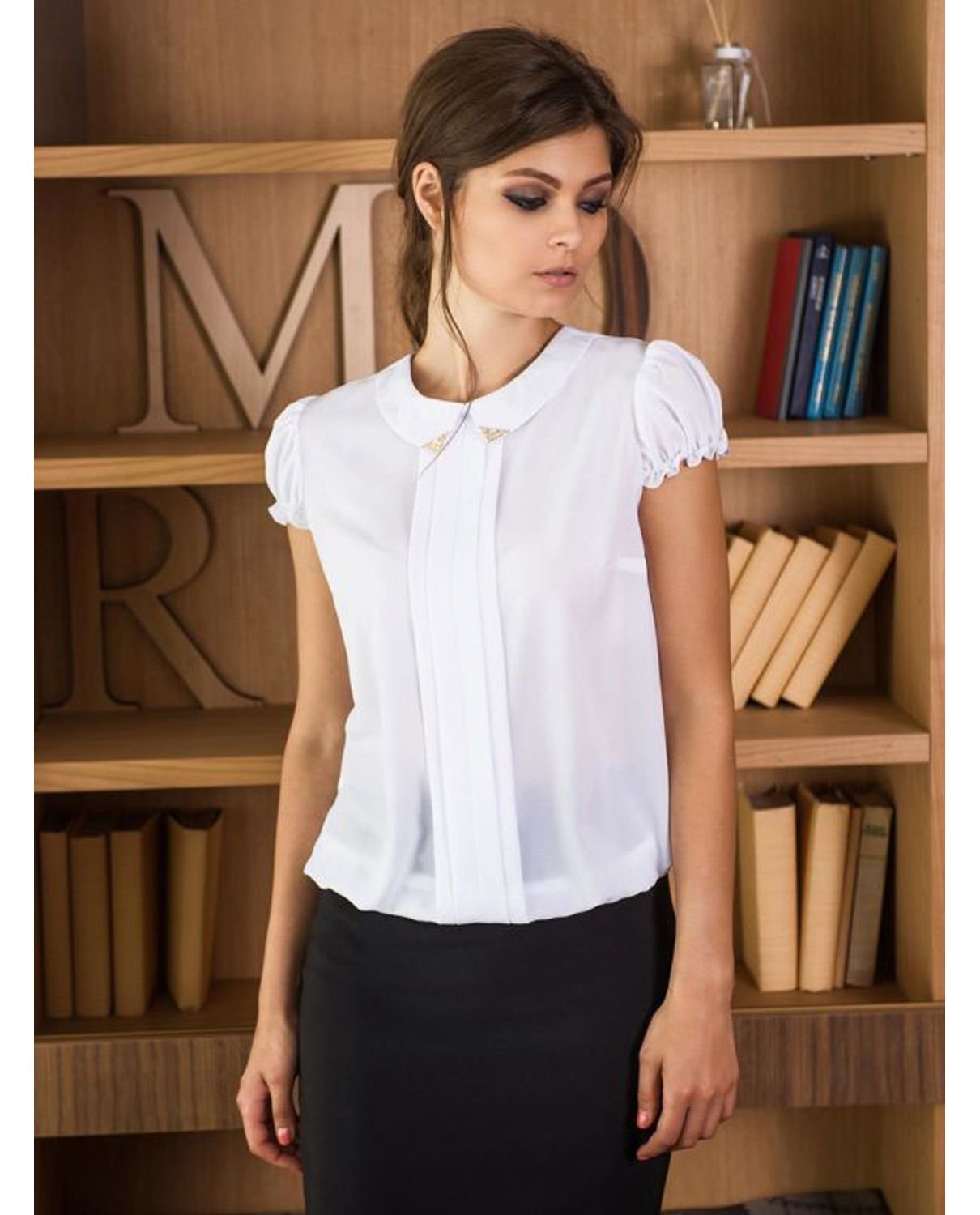 Блузка для офиса. Блузка с коротким рукавом. Блузка женская с коротким рукавом. Белая блузка. Фасон блузок с коротким рукавом.