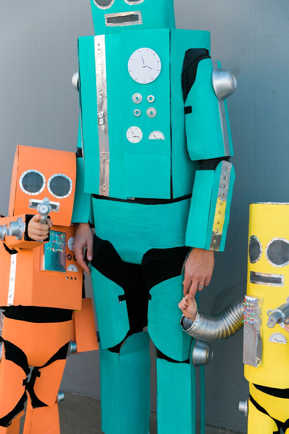 Игра костюм робота. Костюм робота. Робо костюмы. Костюм робота из картона. Костюм робота для мальчика.