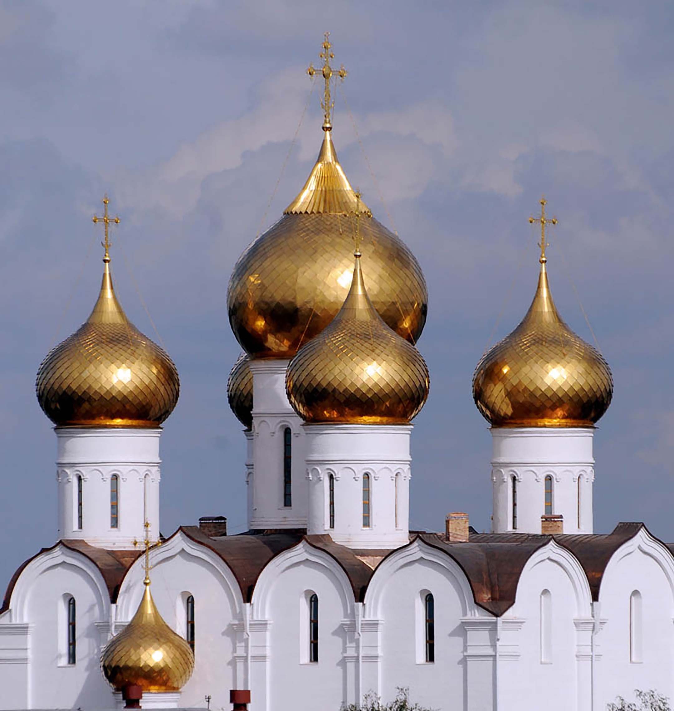 Многая лета золото. Купола Успенского собора Ярославль. С днём рождения православному мужчине. День рождения православной церкви.