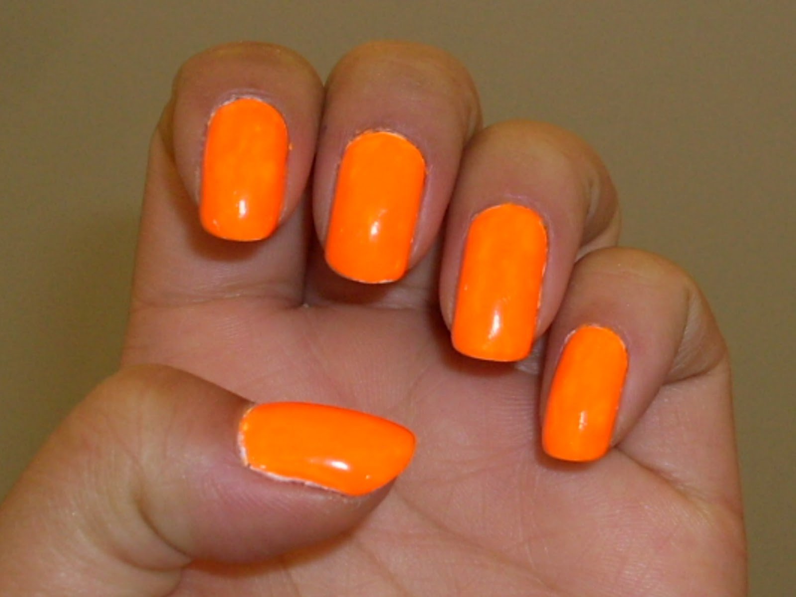 Включи 3 оранжевая. Ногти оранжевого цвета. Ярко оранжевый. Ярко оранжевый цвет. Яркий оранжевый цвет.