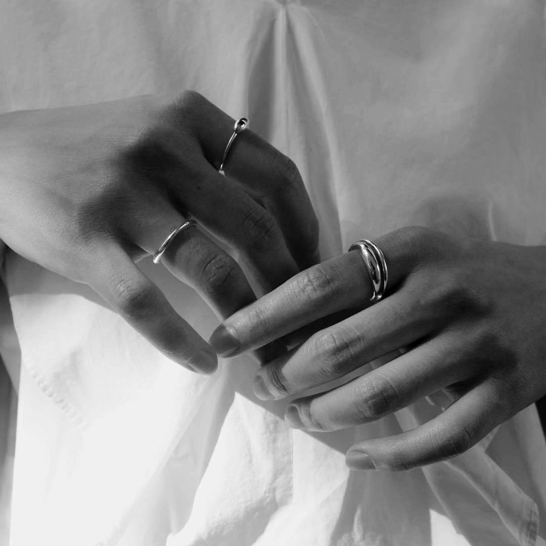 Эстетика женских рук с кольцами