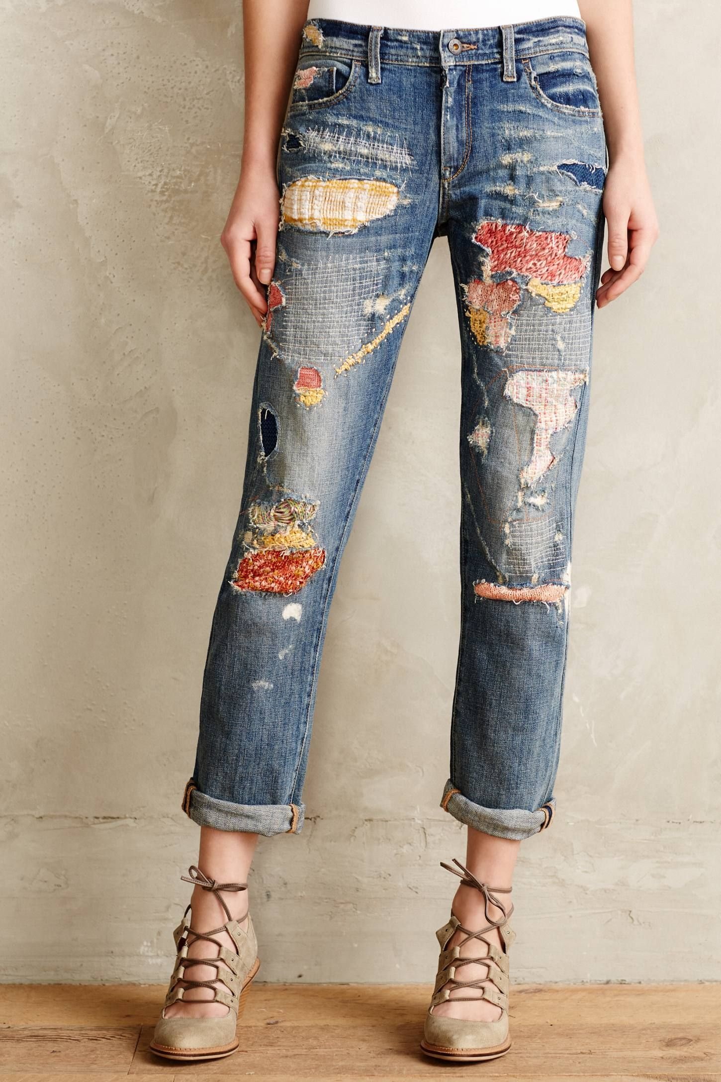 Заплатка на фото. Красивые заплатки на джинсы. Оригинальные заплатки на джинсы. Модные заплатки на джинсы. Рваные джинсы с заплатками.