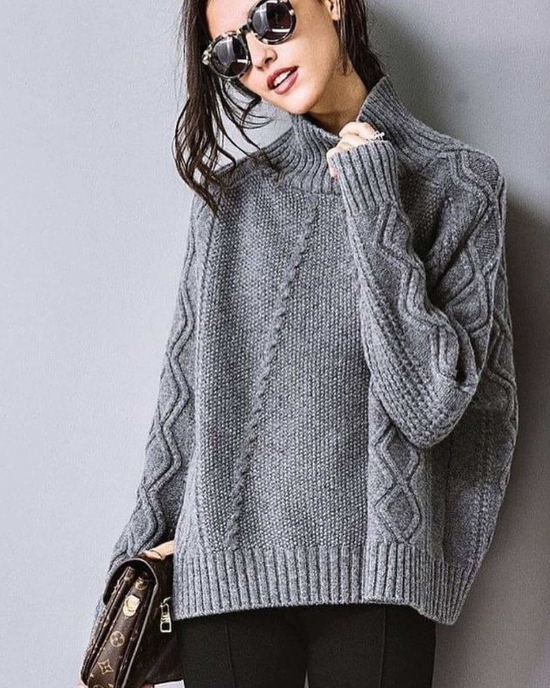 Вязание спицами модную кофту. Стильный свитер. Вязаный свитер. Вязаный свитер женский. Стильные свитера для женщин.