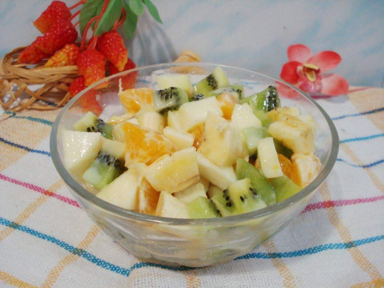 Салат из фруктов с йогуртом