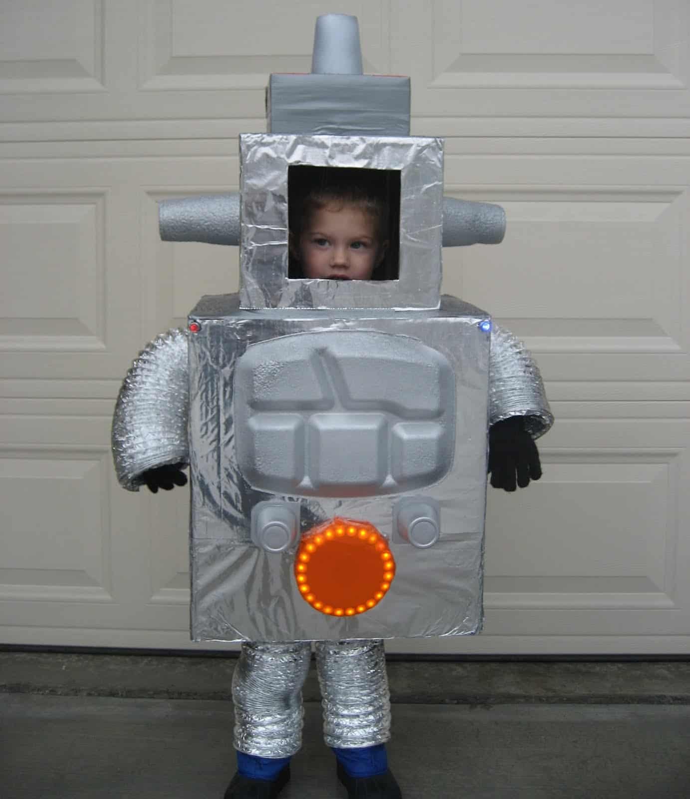 Игра костюм робота. Костюм робота. Костюм робота для мальчика. Костюм робота из картона. Робот костюм для ребенка.
