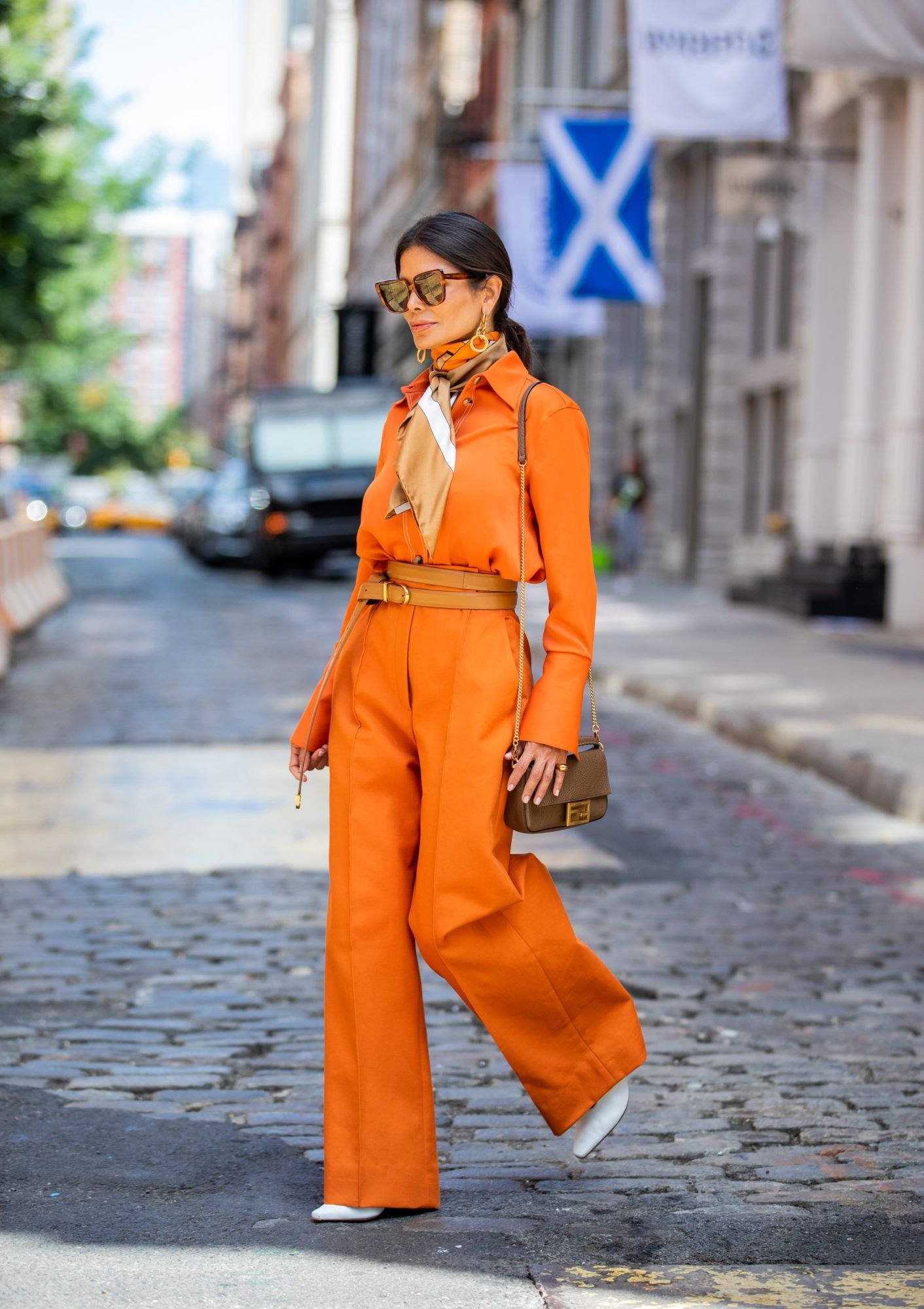 Оранжевая одежда