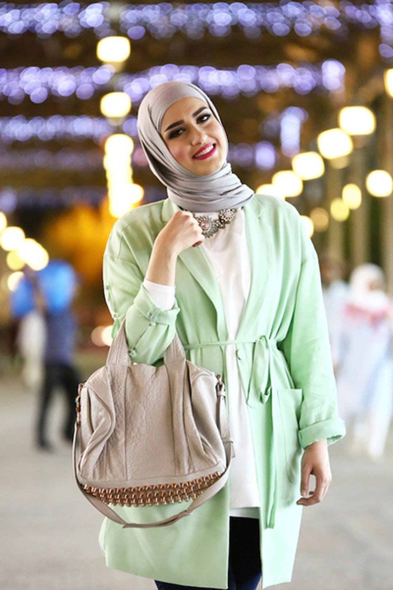 Модная мусульманская. Хиджаб Фешион. Стиль мусульманки хиджаб Фешион.