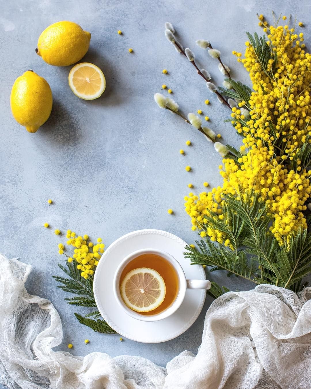 Доброе солнечное мартовское утро картинки. Мимоза и кофе. Натюрморт с мимозой.