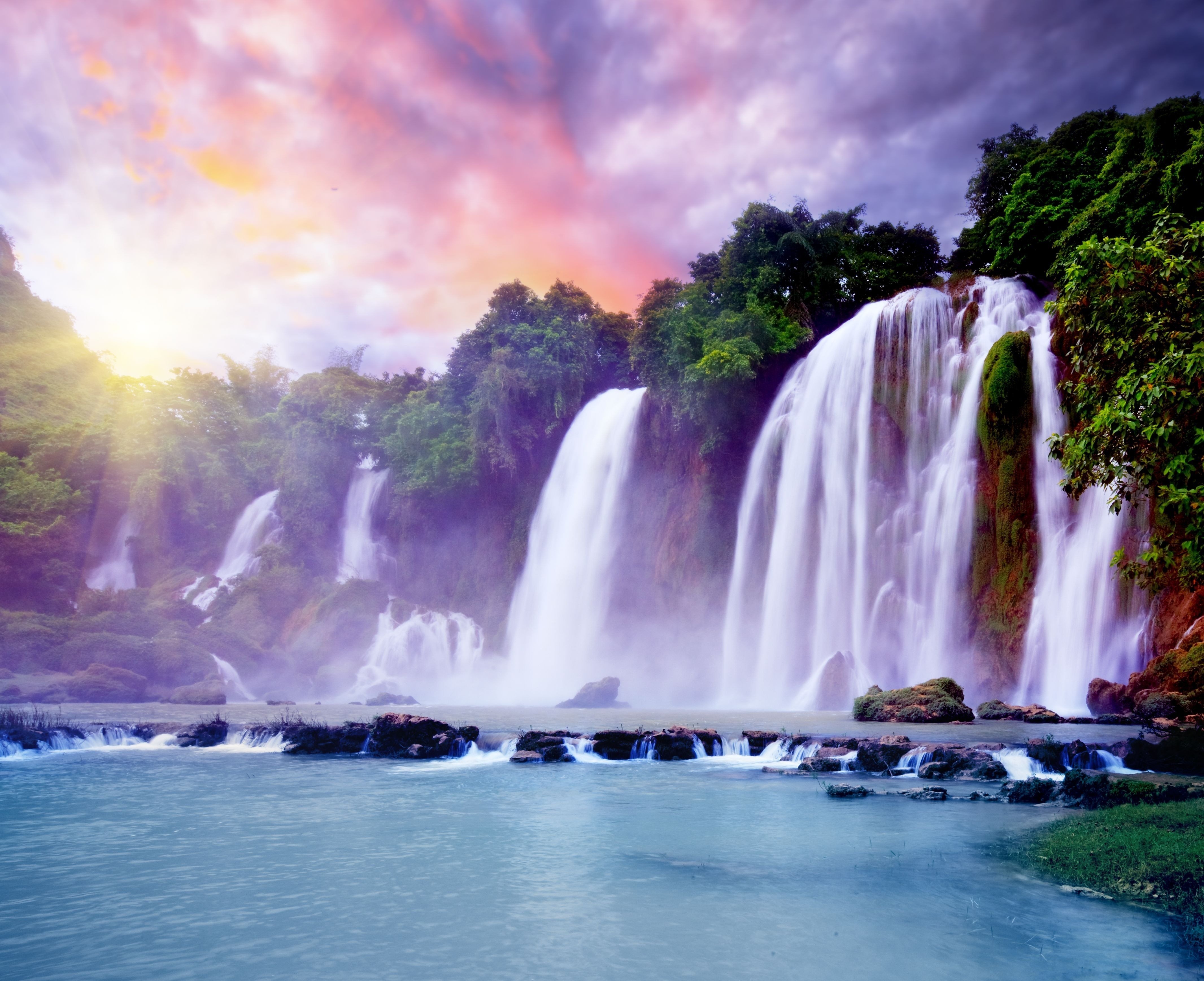 Показать картинку. Air Terjun водопад. Вриндаван водопады. Пейзаж водопад. Красивые пейзажи с водопадами.