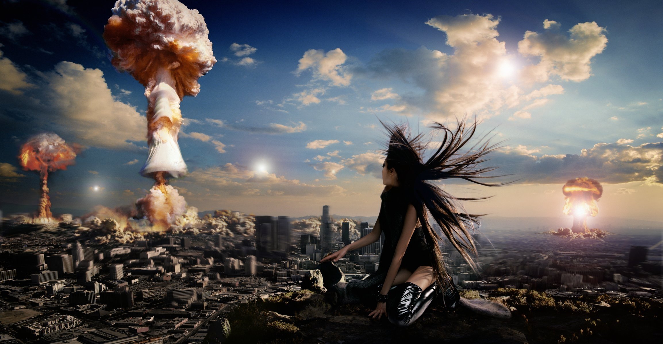 Сборка ядерный апокалипсис. Мир рушится. Ядерный апокалипсис. Девушка на фоне взрыва.