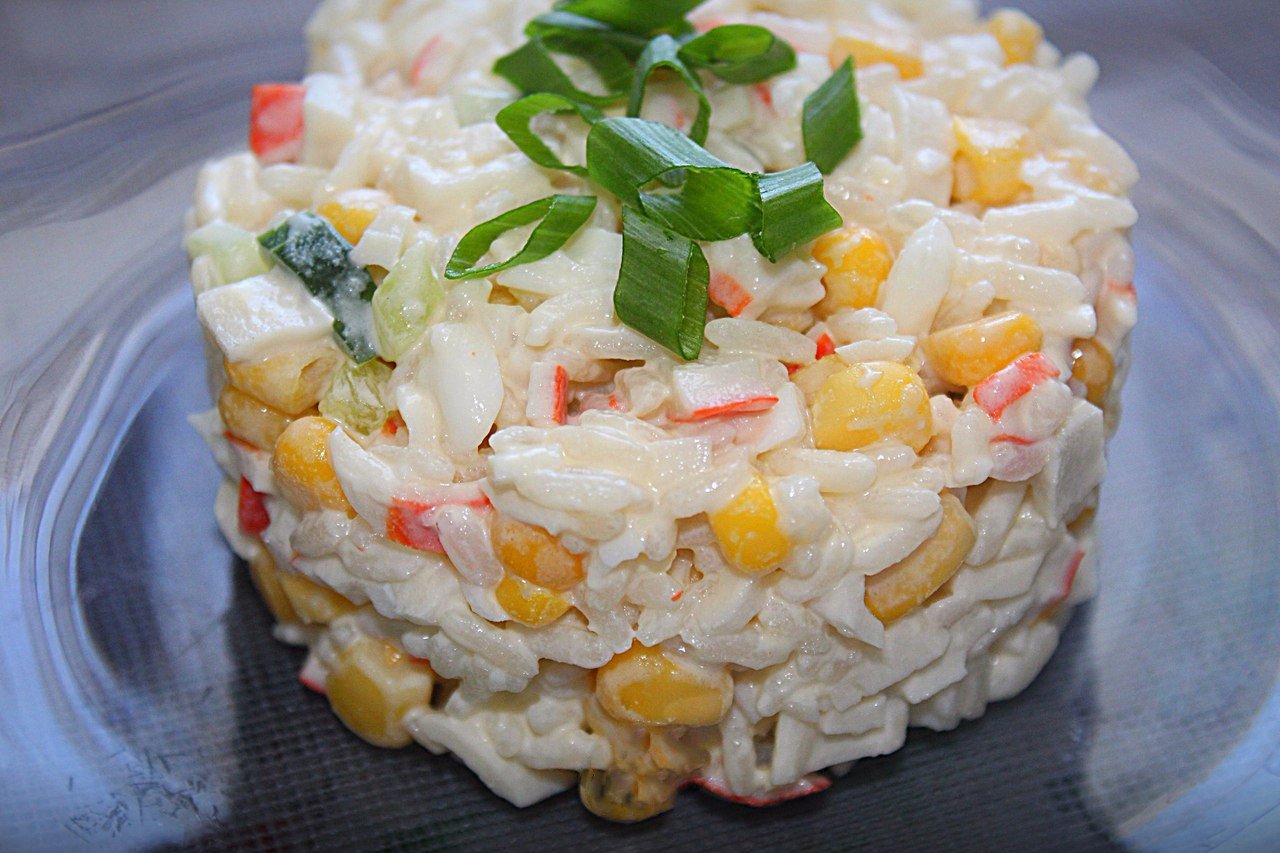 Крабовый салат простой рецепт с рисом