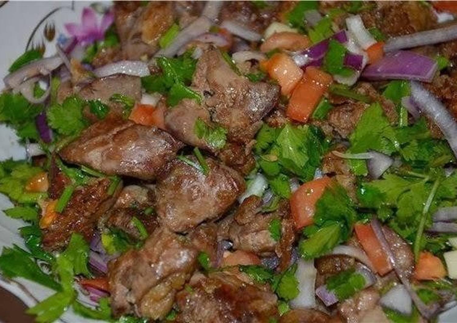 Грузинский салат с куриной печенью