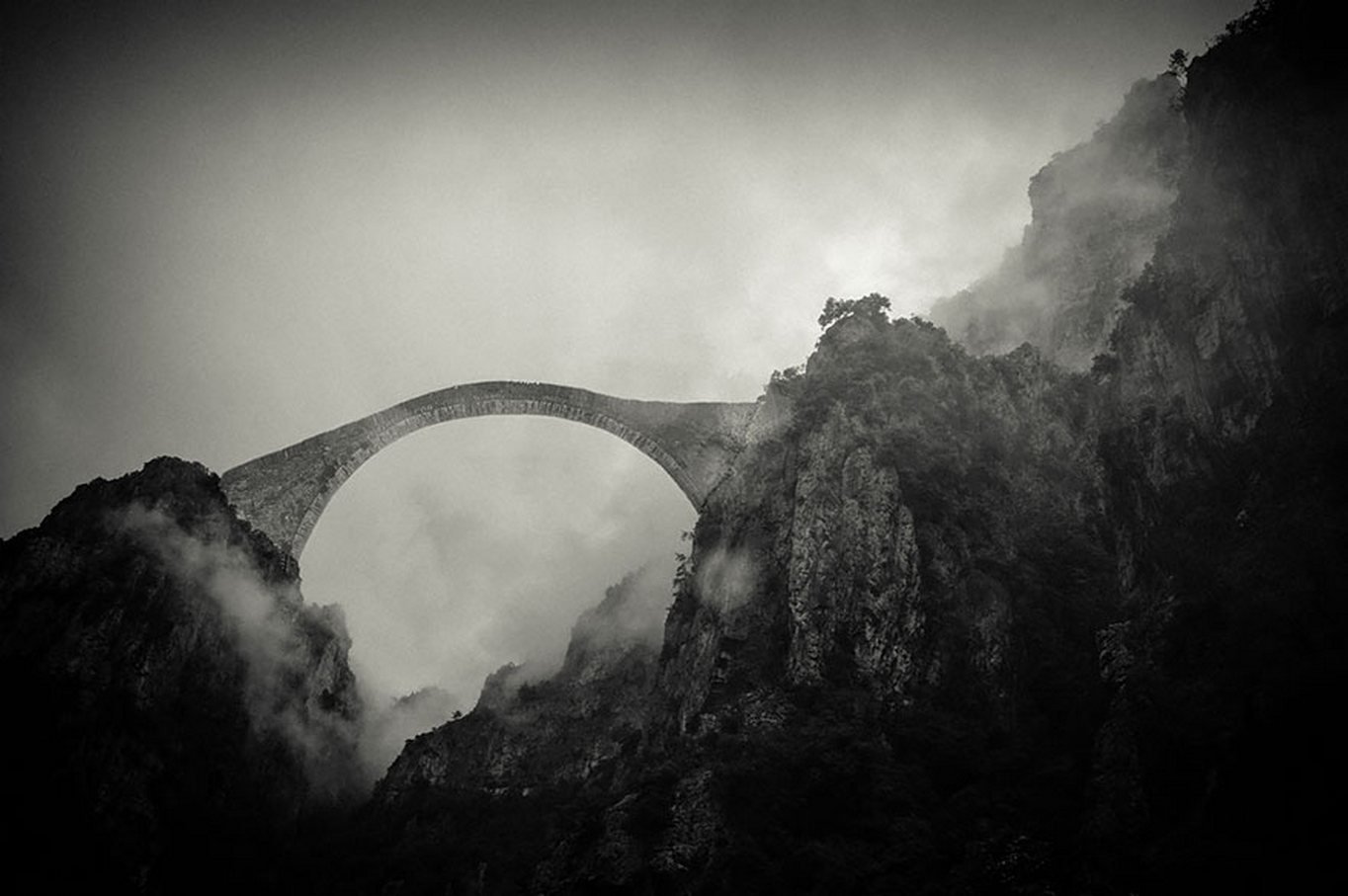 Мост в горах пиндос, Греция