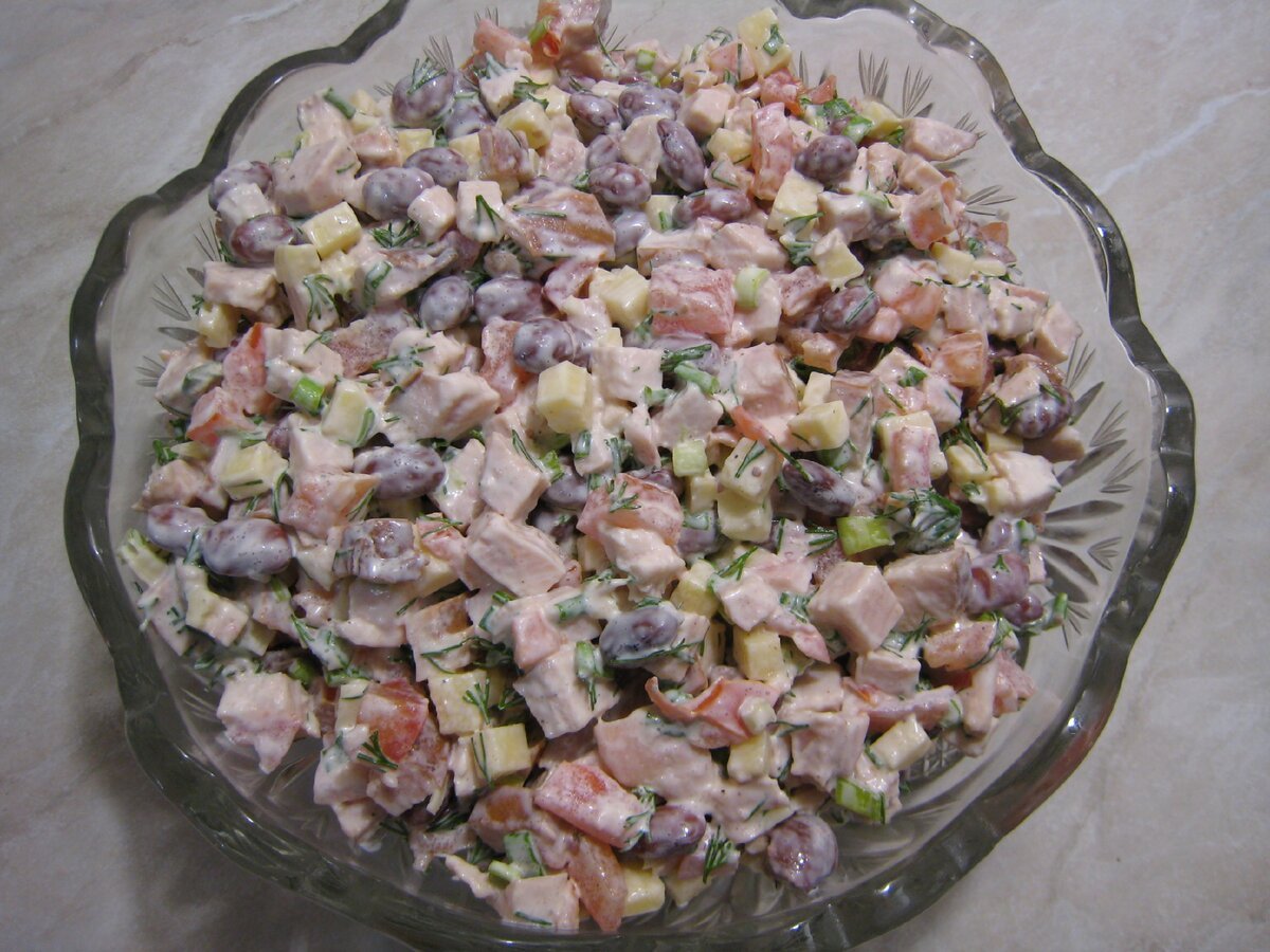 Салат с копченой грудкой рецепт самый вкусный и простой рецепт с фото пошагово