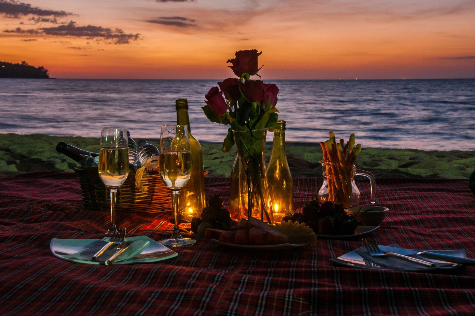 Добрый вечер романтические. Романтический вечер. Романтический ужин. Красивого вечера. Вечер на море.
