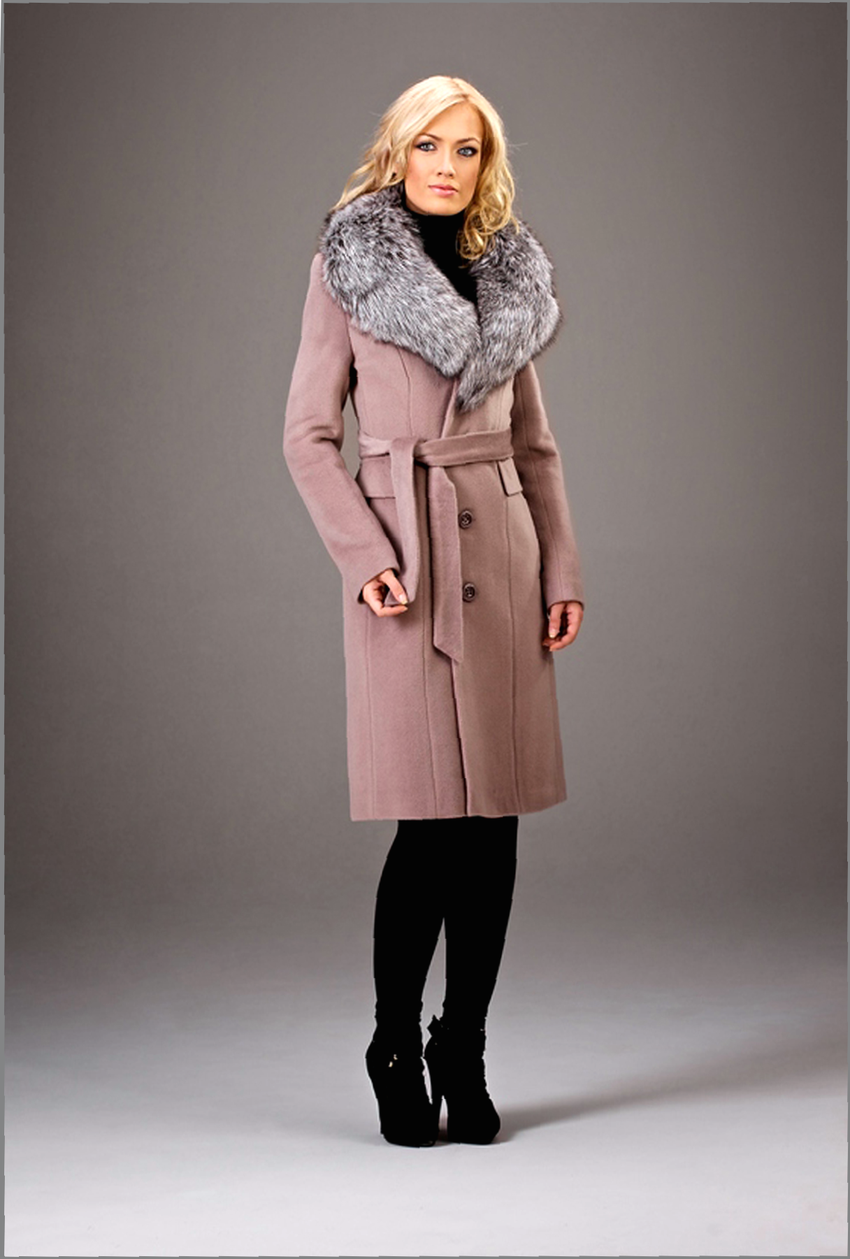 Теплое хорошее пальто. Зимнее пальто женское. Красивые зимние пальто для женщин. Красивое зимнее пальто женское. Зимняя верхняя одежда для женщин.