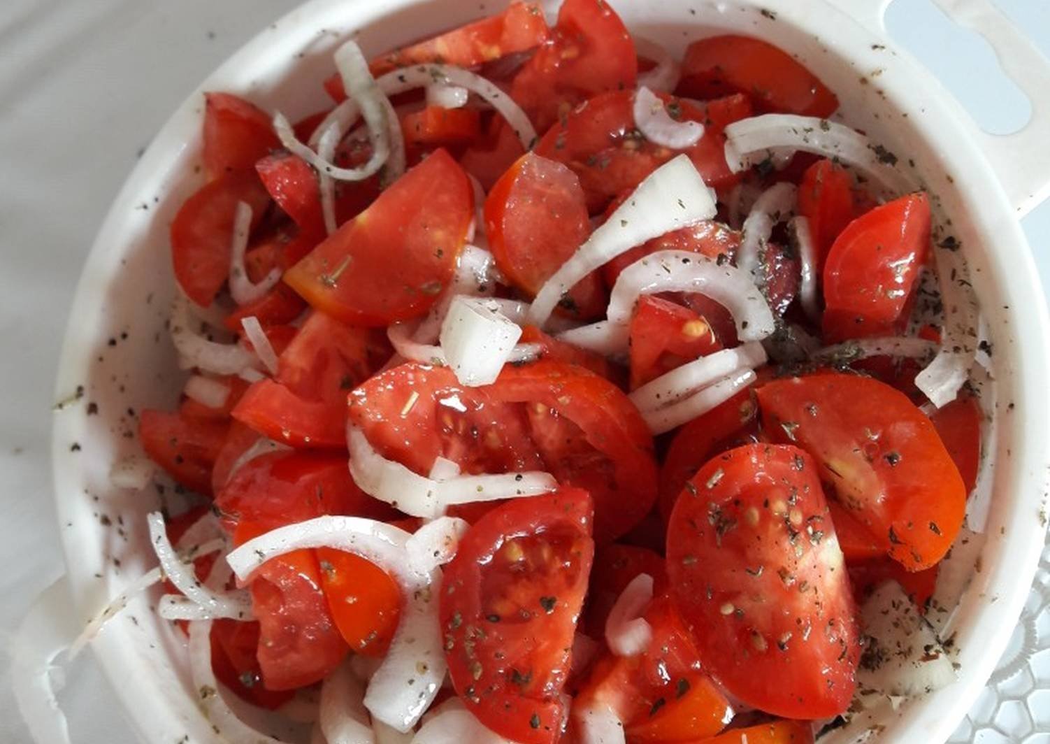 Салат помидоры лук укроп
