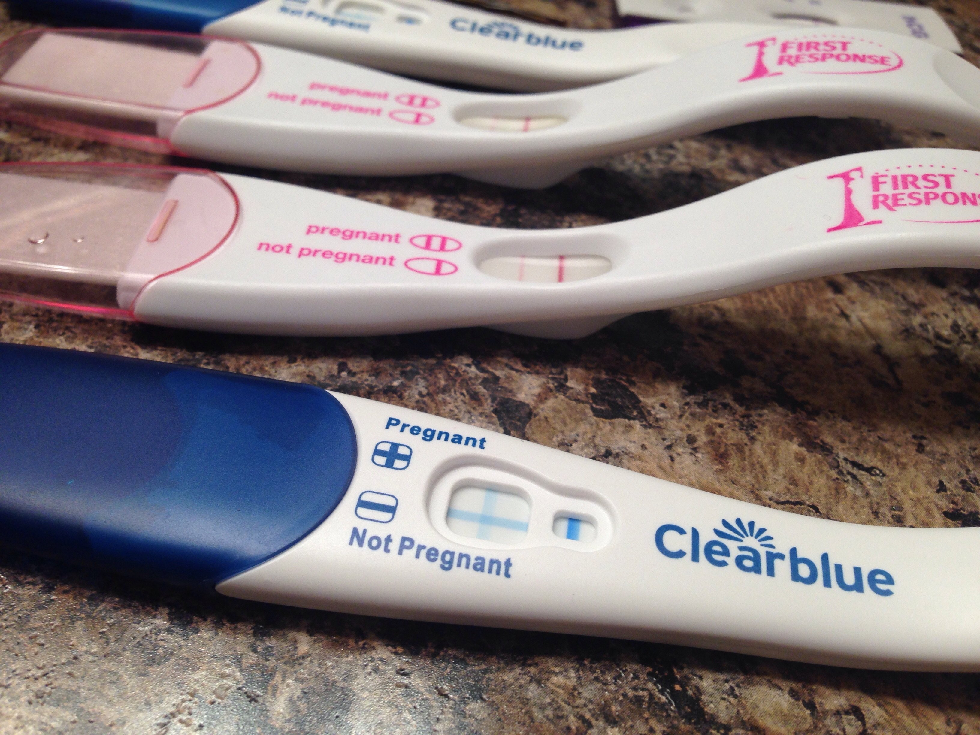 Клеар блю тест на беременность до задержки. Струйный тест клеар Блю за 5 дней. Clearblue тест за 5 дней до месячных. Чувствительность теста клеар Блю за 5 дней. Тест клеар Блю положительный.